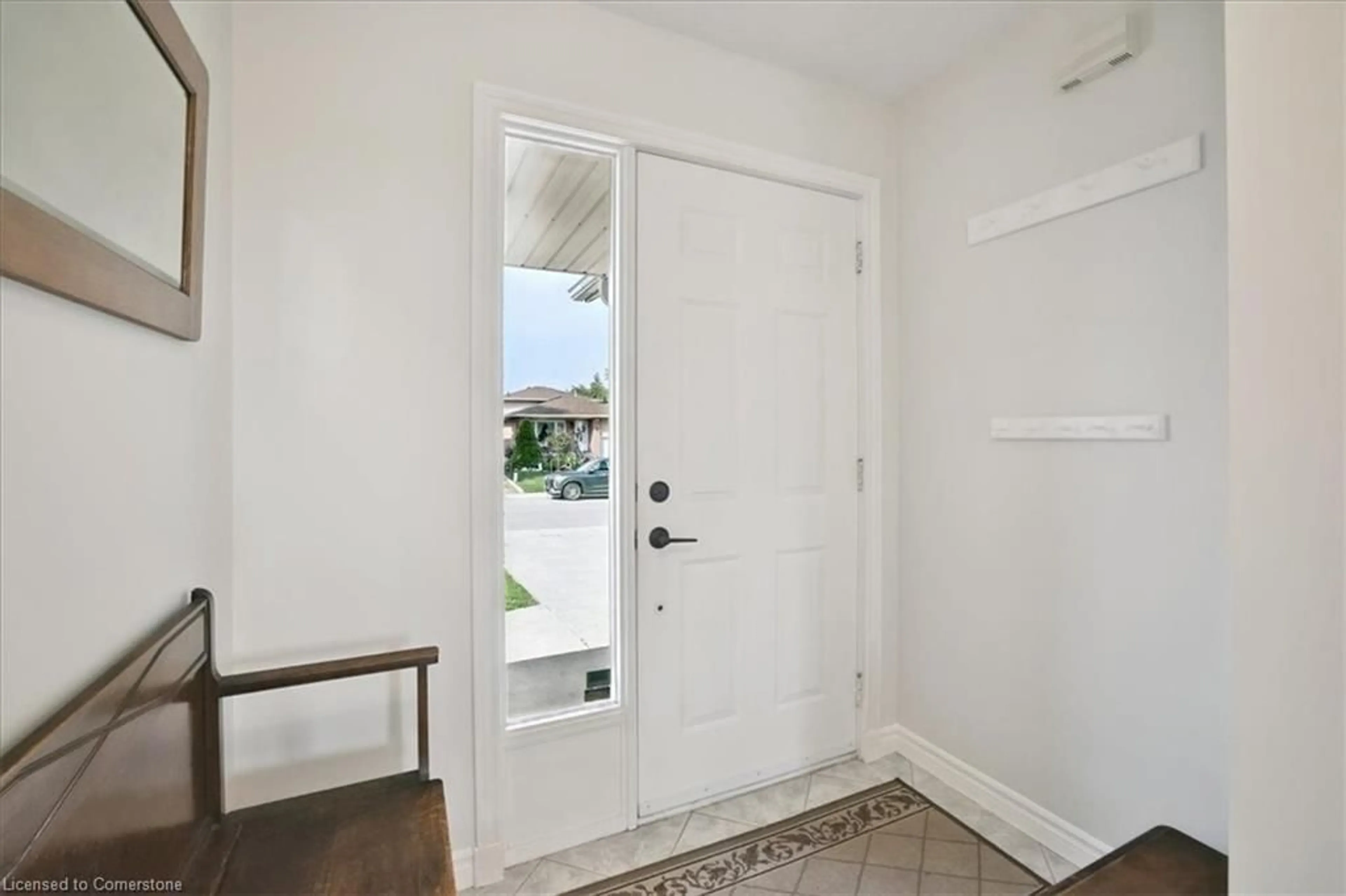 Indoor entryway for 540 Rexford Dr, Hamilton Ontario L8W 3C1