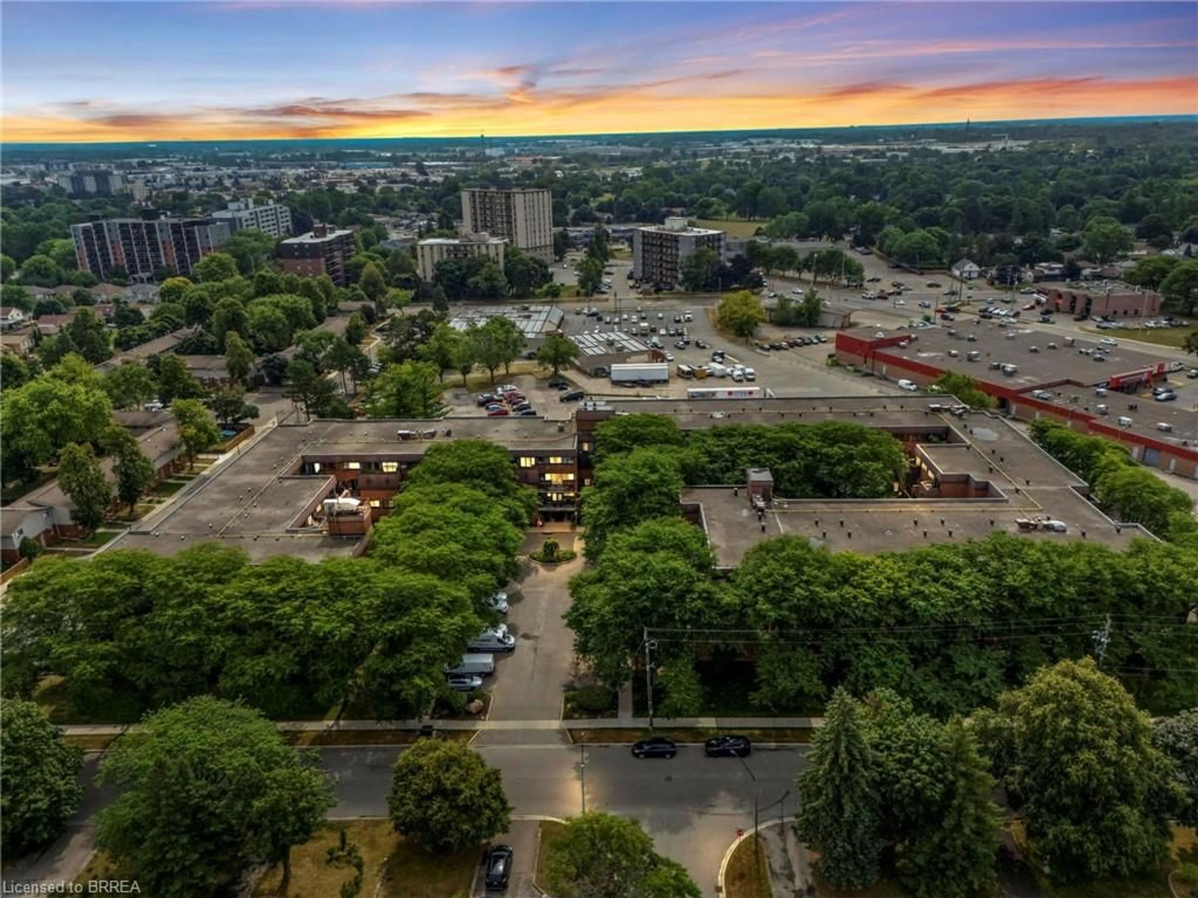 A pic from outside/outdoor area/front of a property/back of a property/a pic from drone, city buildings view from balcony for 36 Hayhurst Rd #126, Brantford Ontario N3R 6Y9