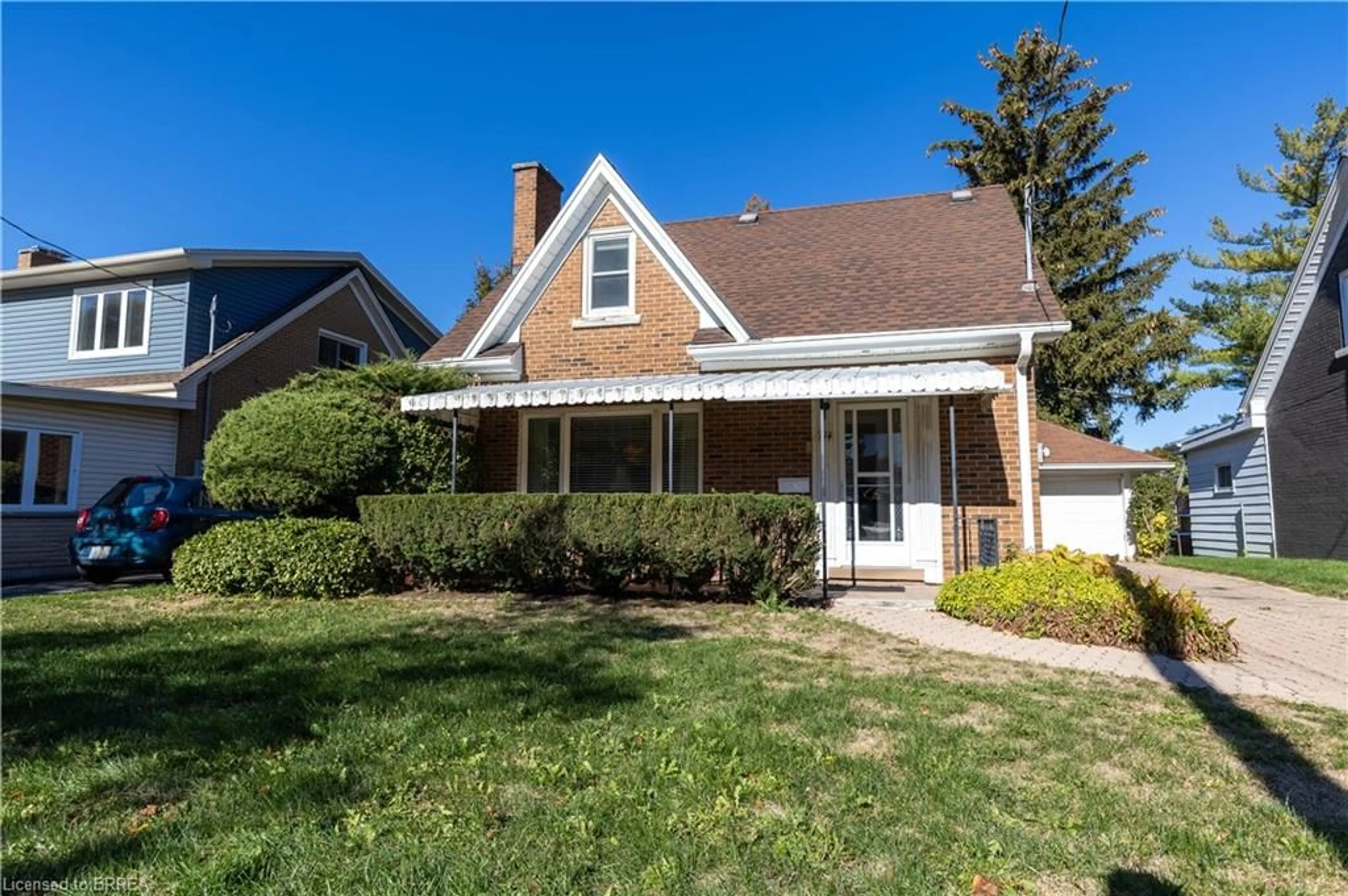 Home with vinyl exterior material, street for 154 Talbot St, Kitchener Ontario N2M 2B1