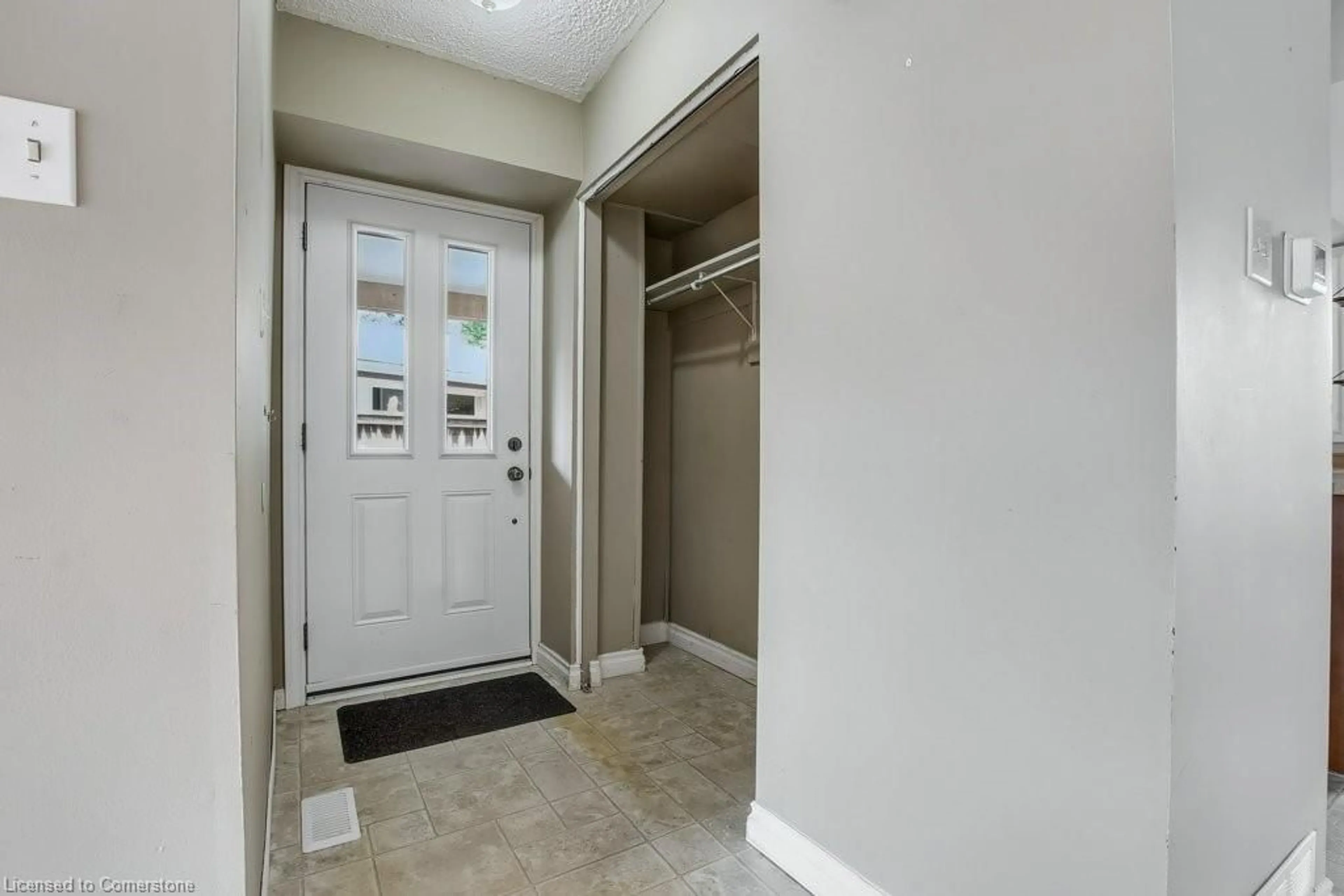 Indoor entryway for 106 Monteagle Cres, Kitchener Ontario N2N 1N1