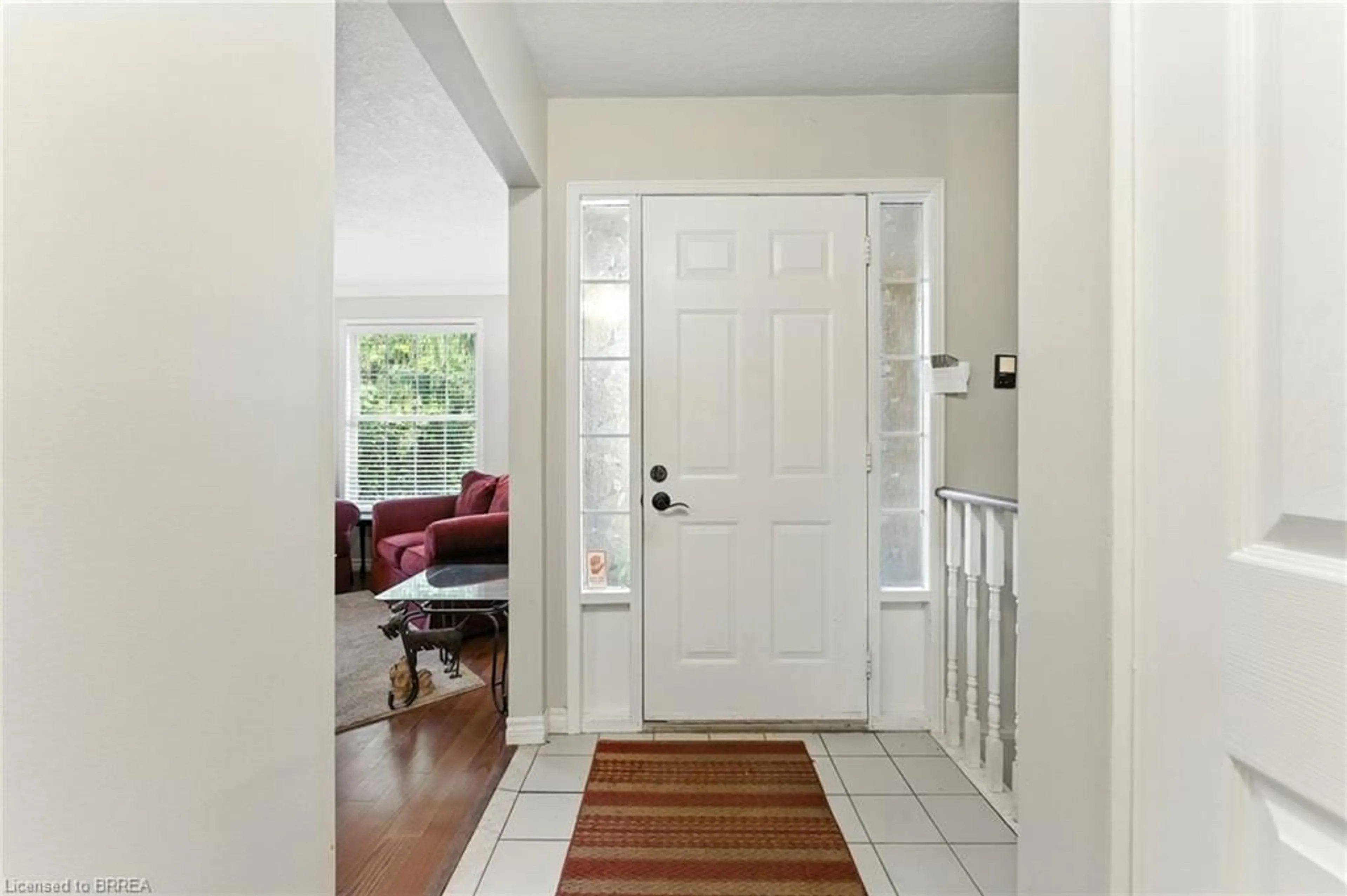 Indoor entryway for 8 Evergreen Crt, Brantford Ontario N3T 6J5