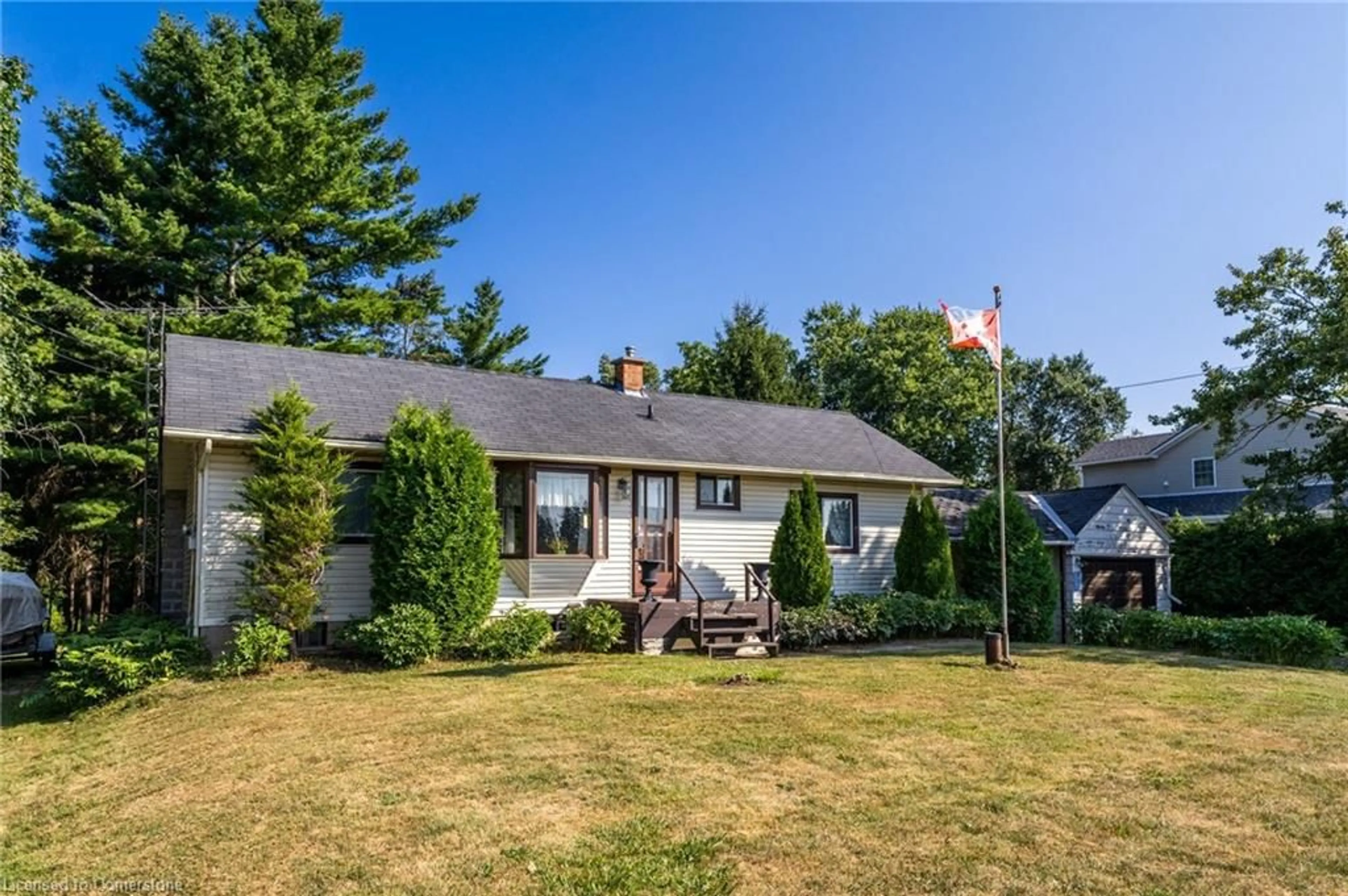 A pic from outside/outdoor area/front of a property/back of a property/a pic from drone, street for 572 Parkside Dr, Waterdown Ontario L8B 0G7