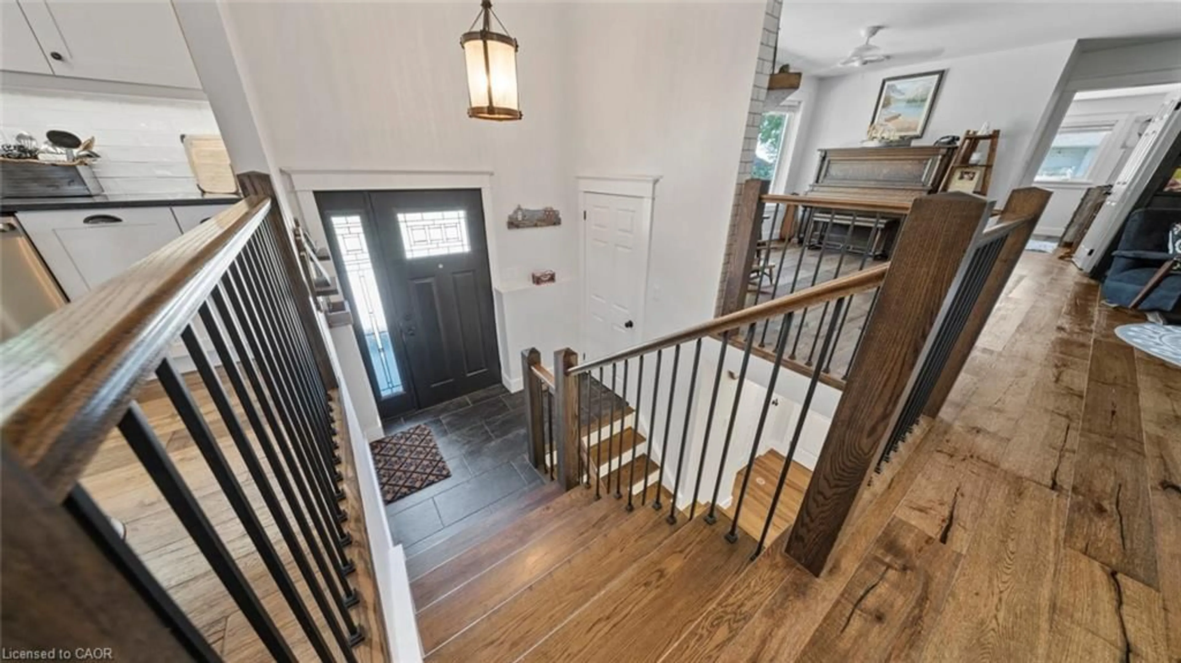 Indoor entryway for 9 Kiwanis Ave, Port Dover Ontario N0A 1N2