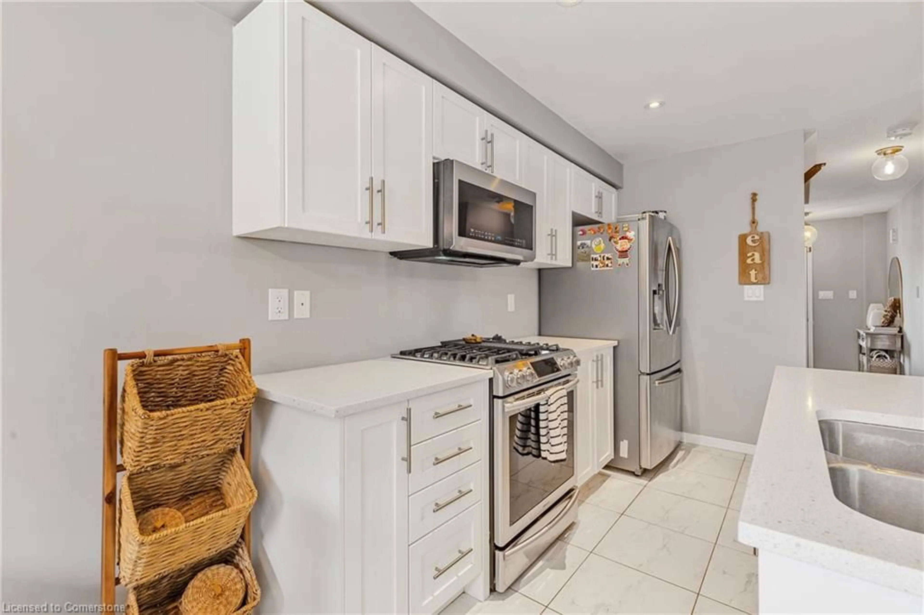 Standard kitchen, ceramic/tile floor for 154 Maclachlan Ave, Caledonia Ontario N3W 0C9