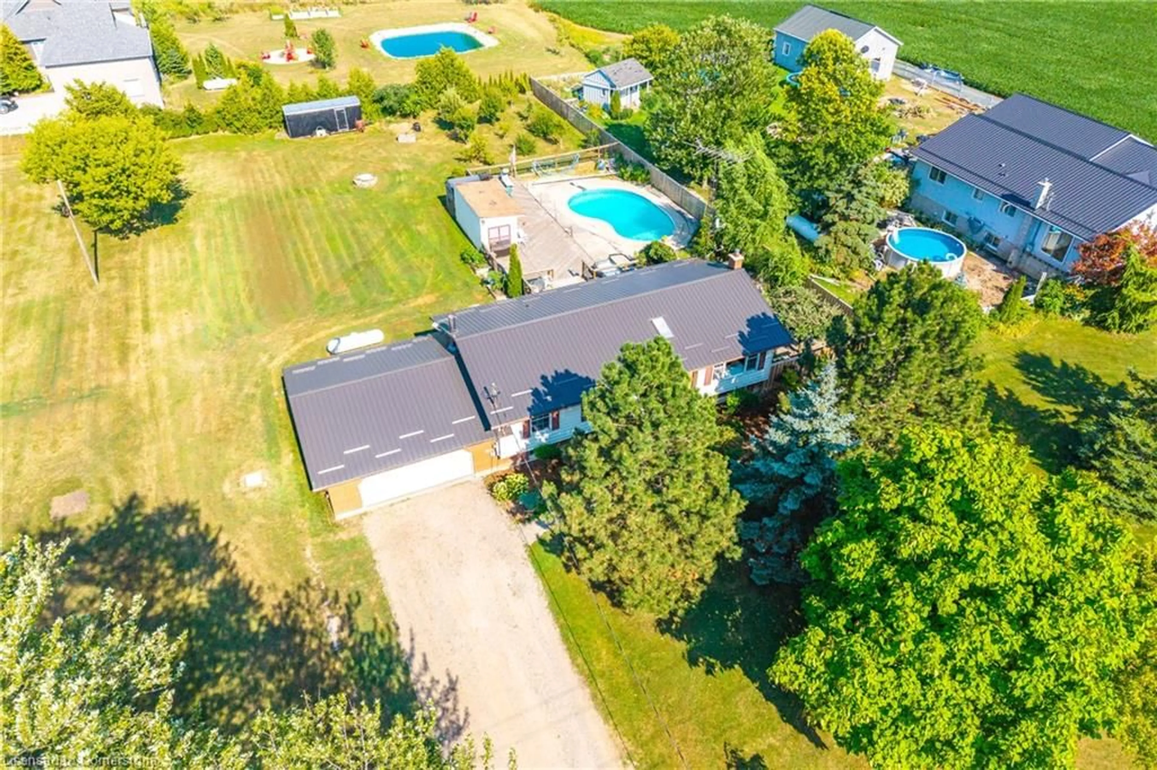 A pic from outside/outdoor area/front of a property/back of a property/a pic from drone, unknown for 260 Decewsville Rd, Cayuga Ontario N0A 1E0