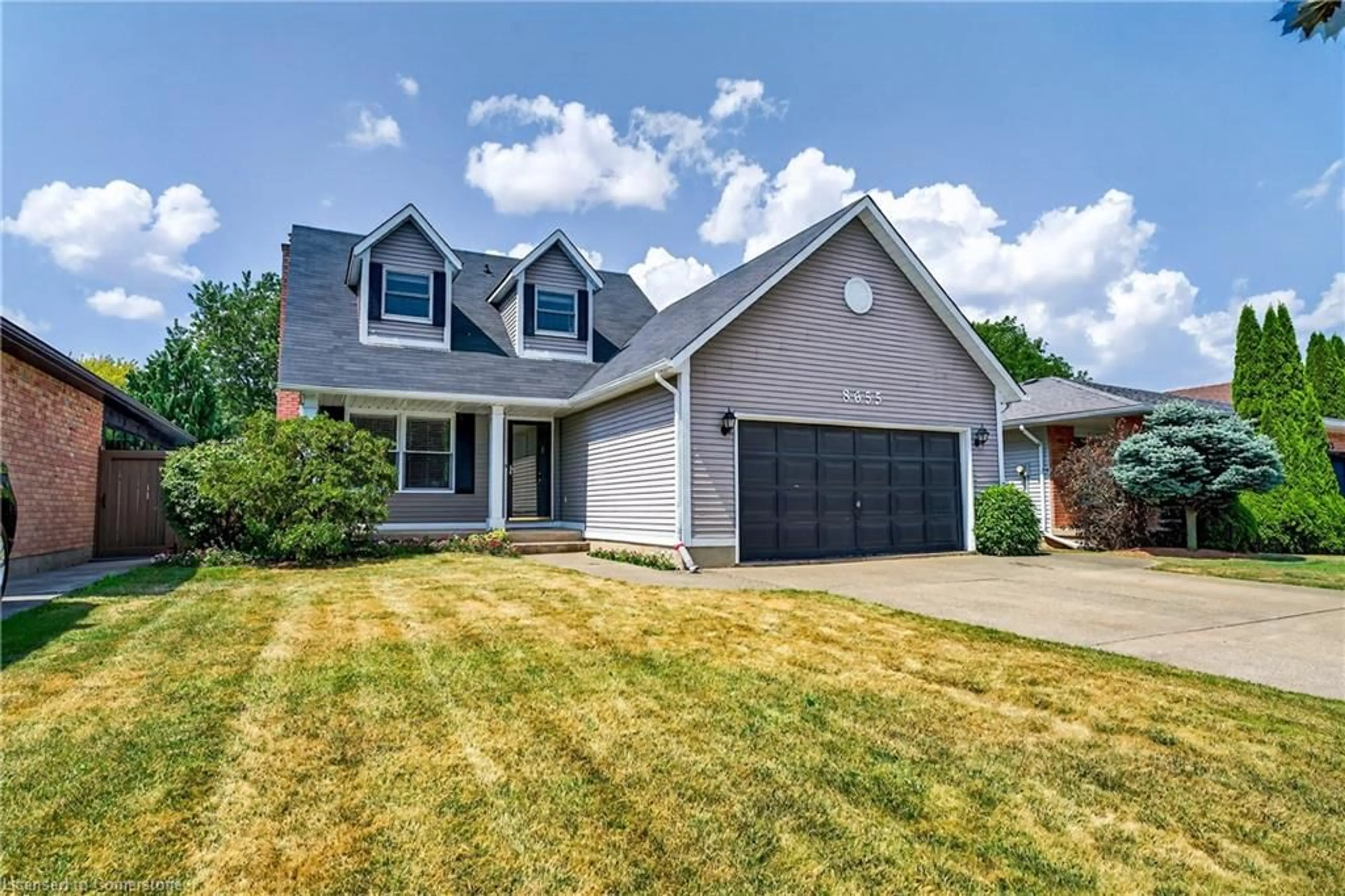 Home with vinyl exterior material, street for 8655 Regan Dr, Niagara Falls Ontario L2G 7R9
