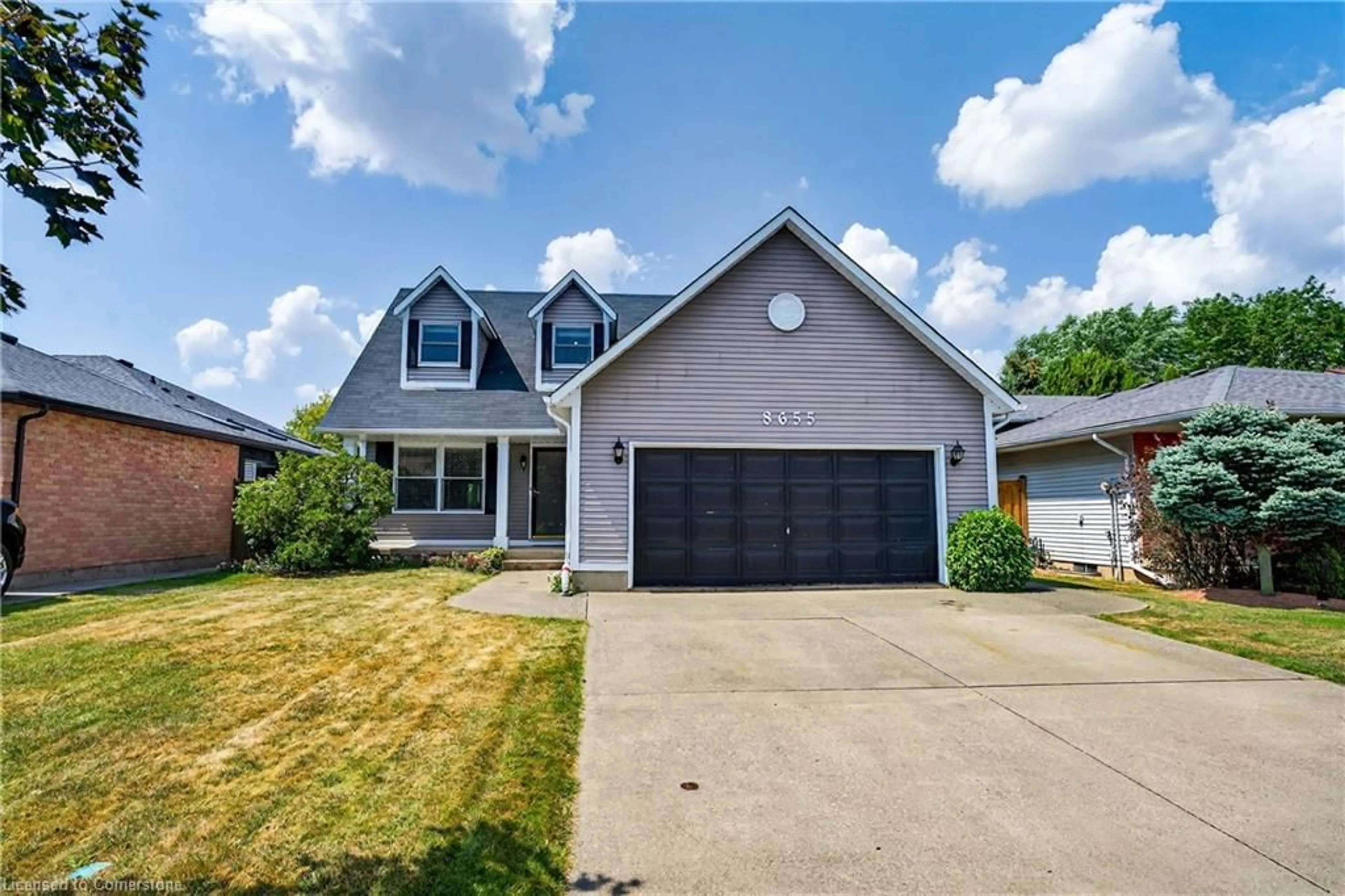 Home with vinyl exterior material, street for 8655 Regan Dr, Niagara Falls Ontario L2G 7R9