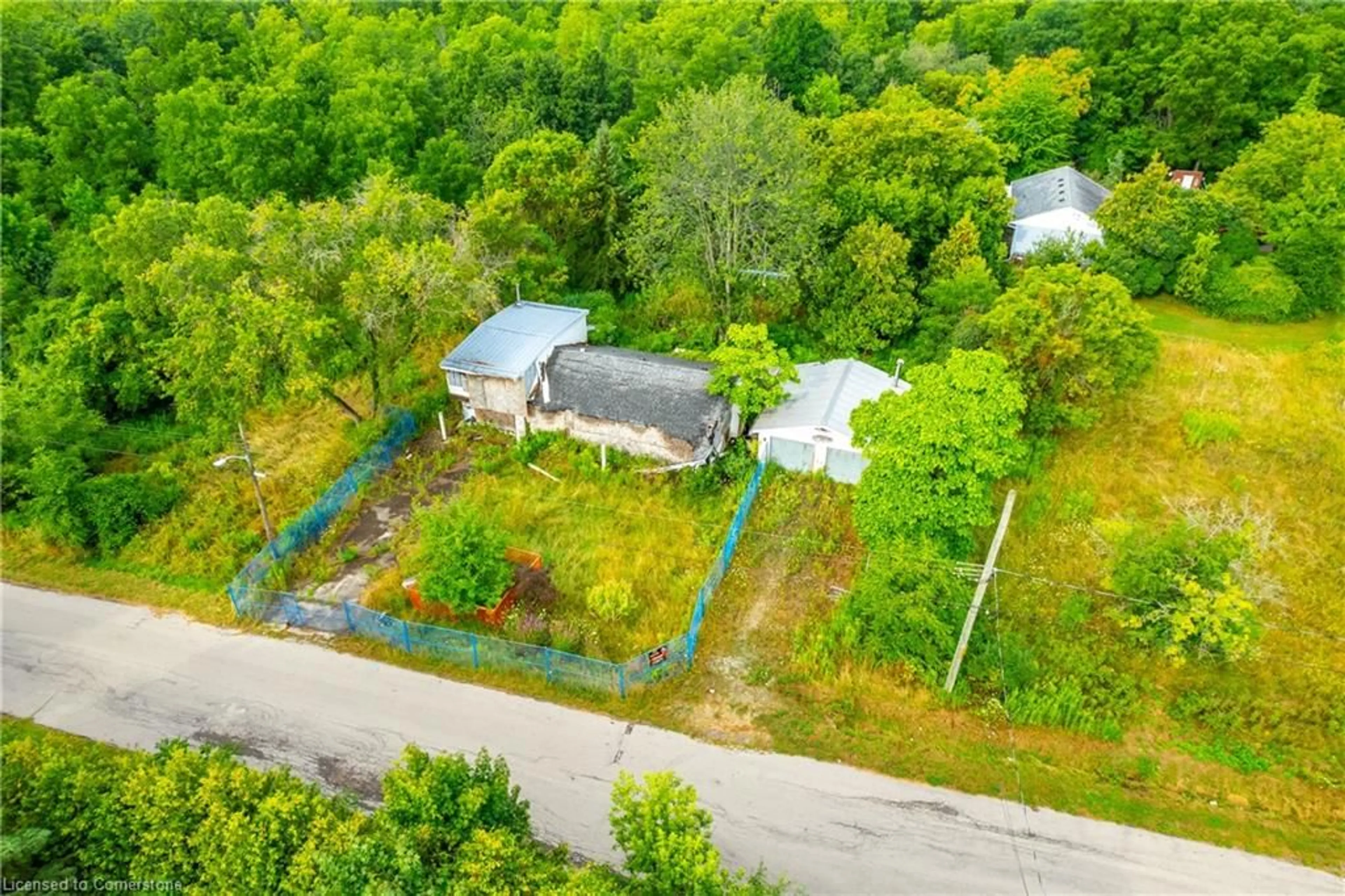 A pic from outside/outdoor area/front of a property/back of a property/a pic from drone, street for 74 Best Ave, Dundas Ontario L9H 5W1