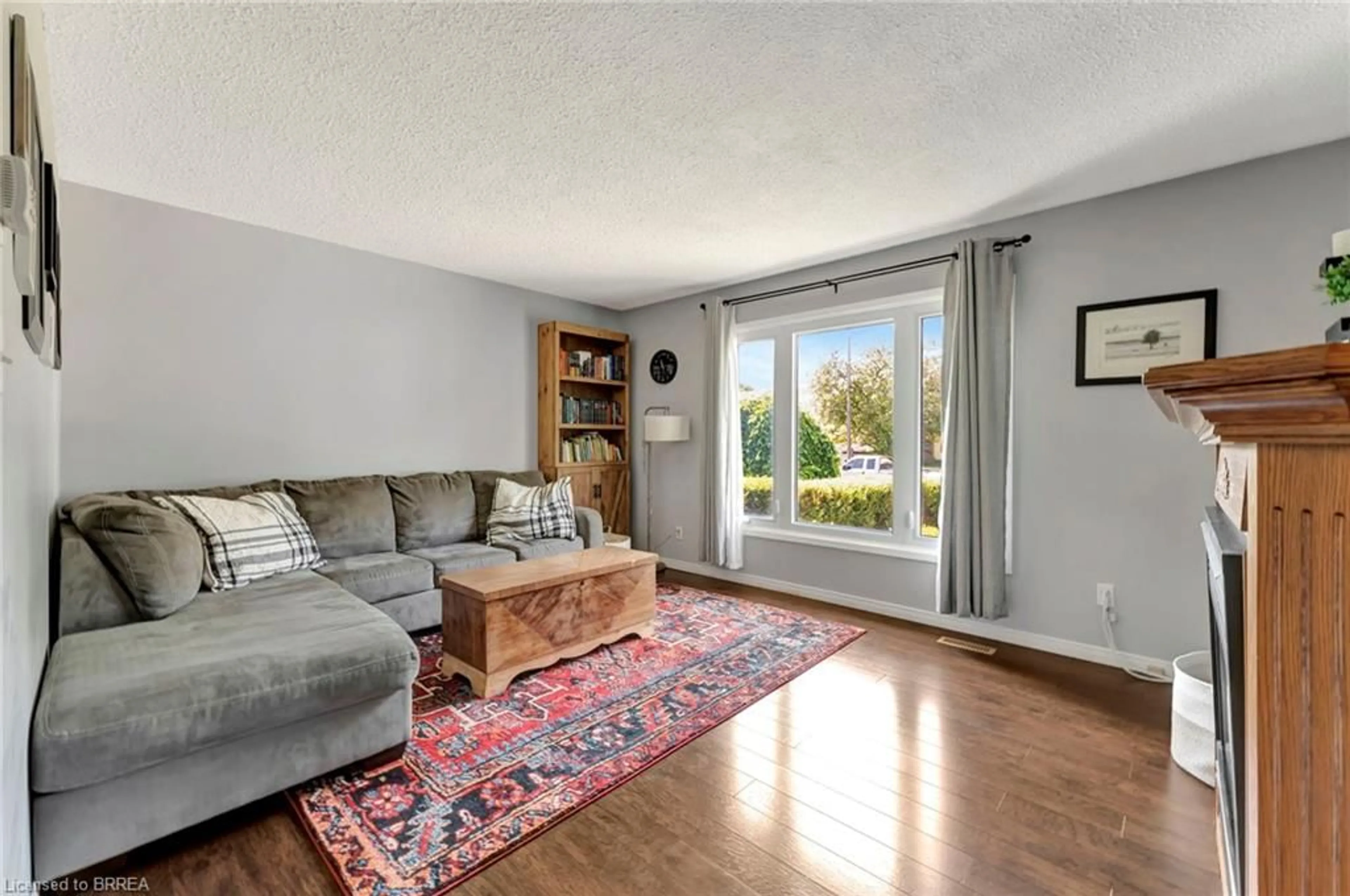 Living room with furniture, unknown for 27 White Owl Cres, Brantford Ontario N3P 1A1
