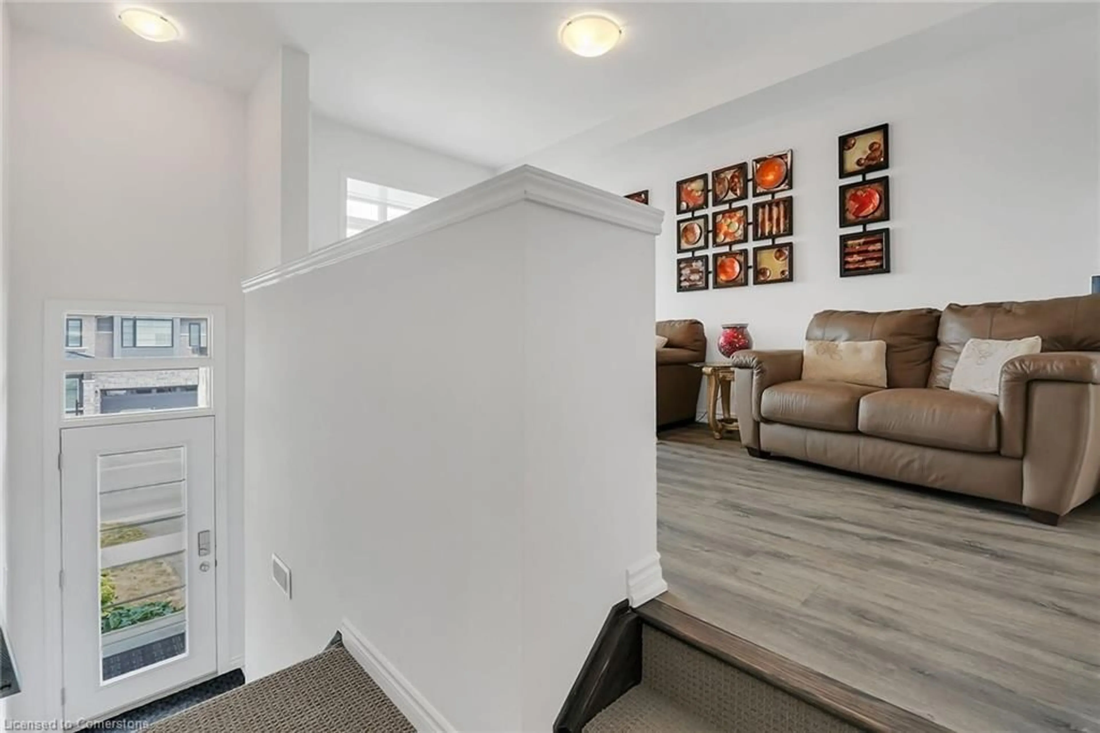 Indoor entryway for 4862 Connor Dr, Beamsville Ontario L3J 0S2
