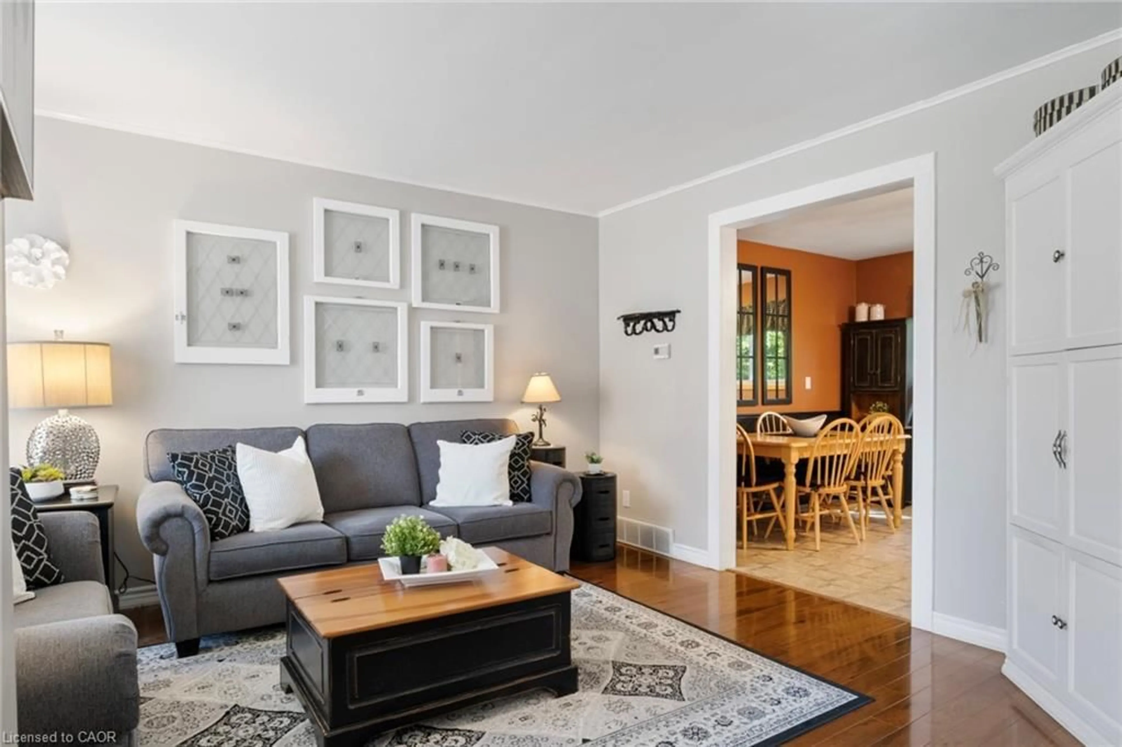 Living room with furniture, wood/laminate floor for 132 Maple St, Cambridge Ontario N3C 1S5