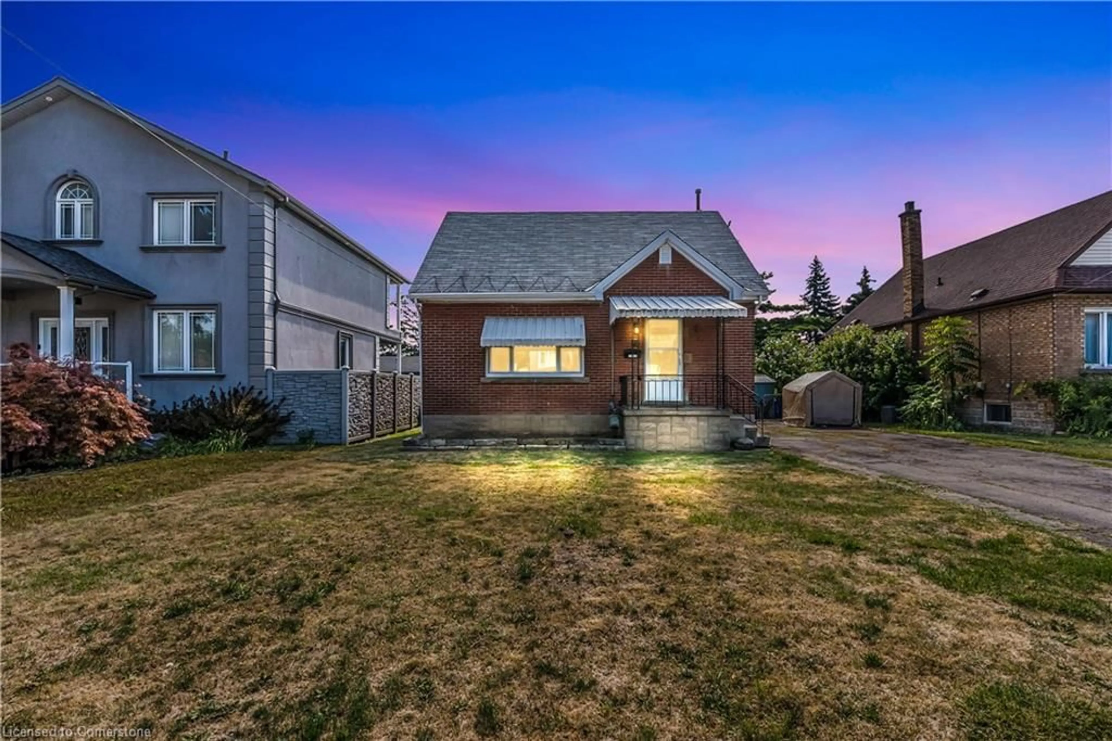 A pic from outside/outdoor area/front of a property/back of a property/a pic from drone, street for 59 Cloverdale Ave, Hamilton Ontario L8K 4M2