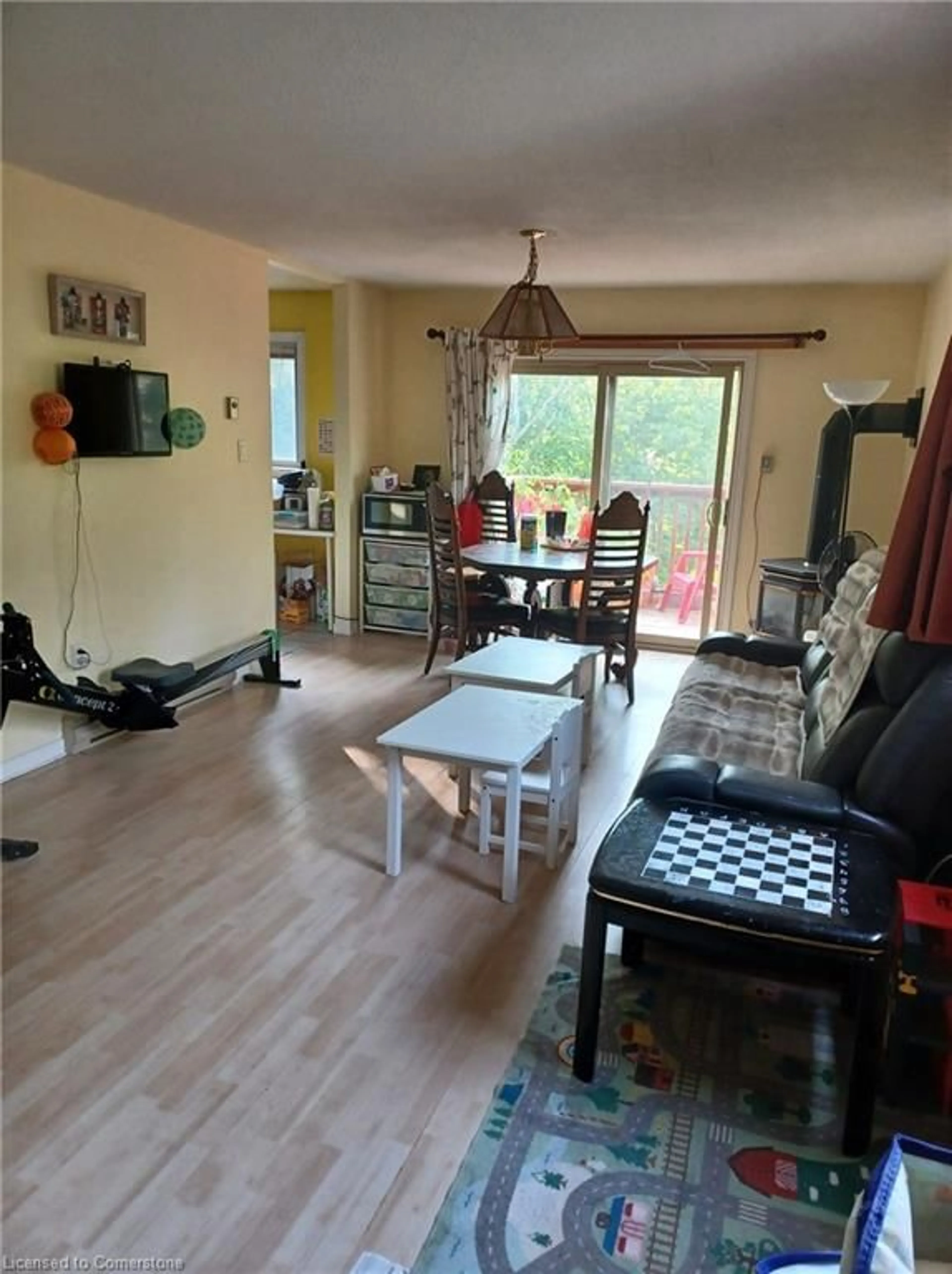 Living room with furniture, unknown for 21 Evergreen Crt #7, Barrie Ontario L4N 6W8