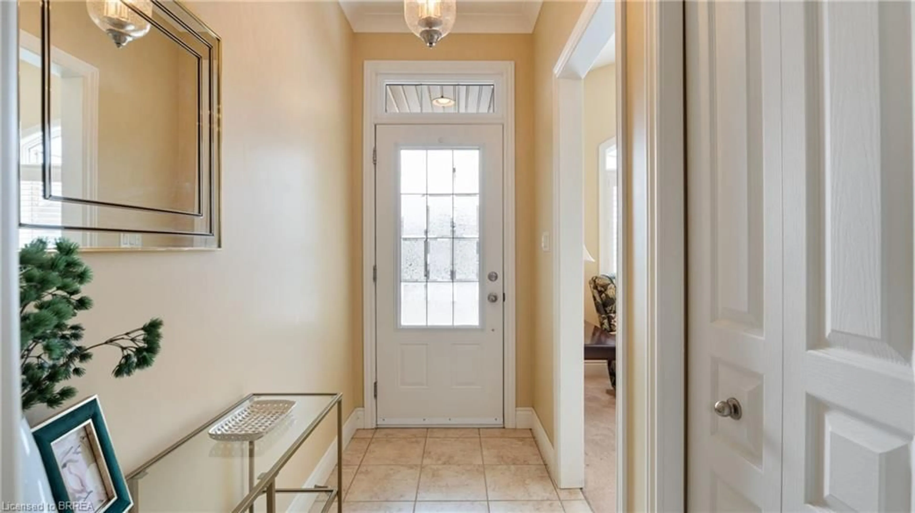 Indoor entryway for 95 North Park St #5, Brantford Ontario N3R 4K2