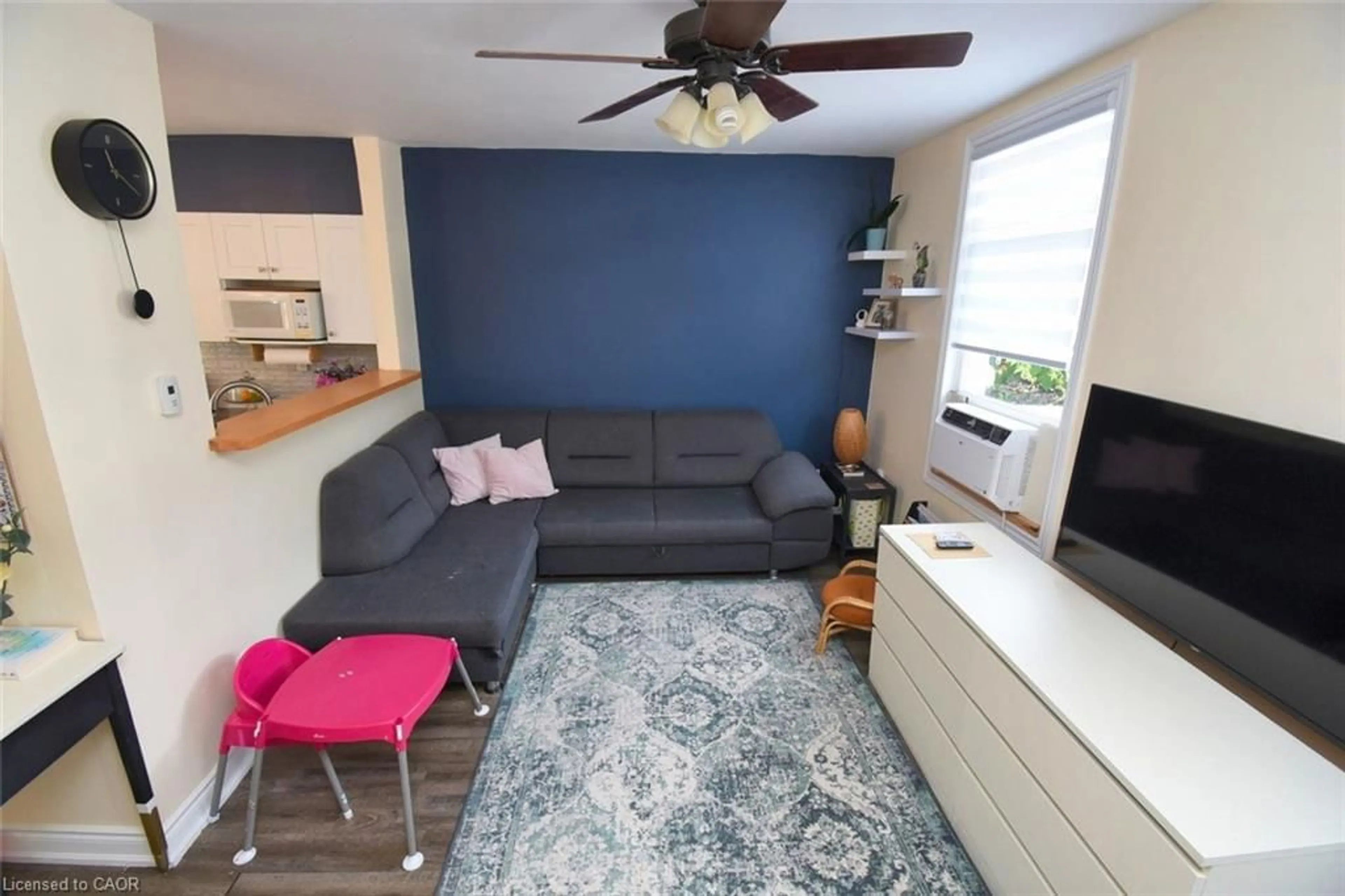 Living room with furniture, unknown for 8 Douglas Ave, Hamilton Ontario L8L 5P6