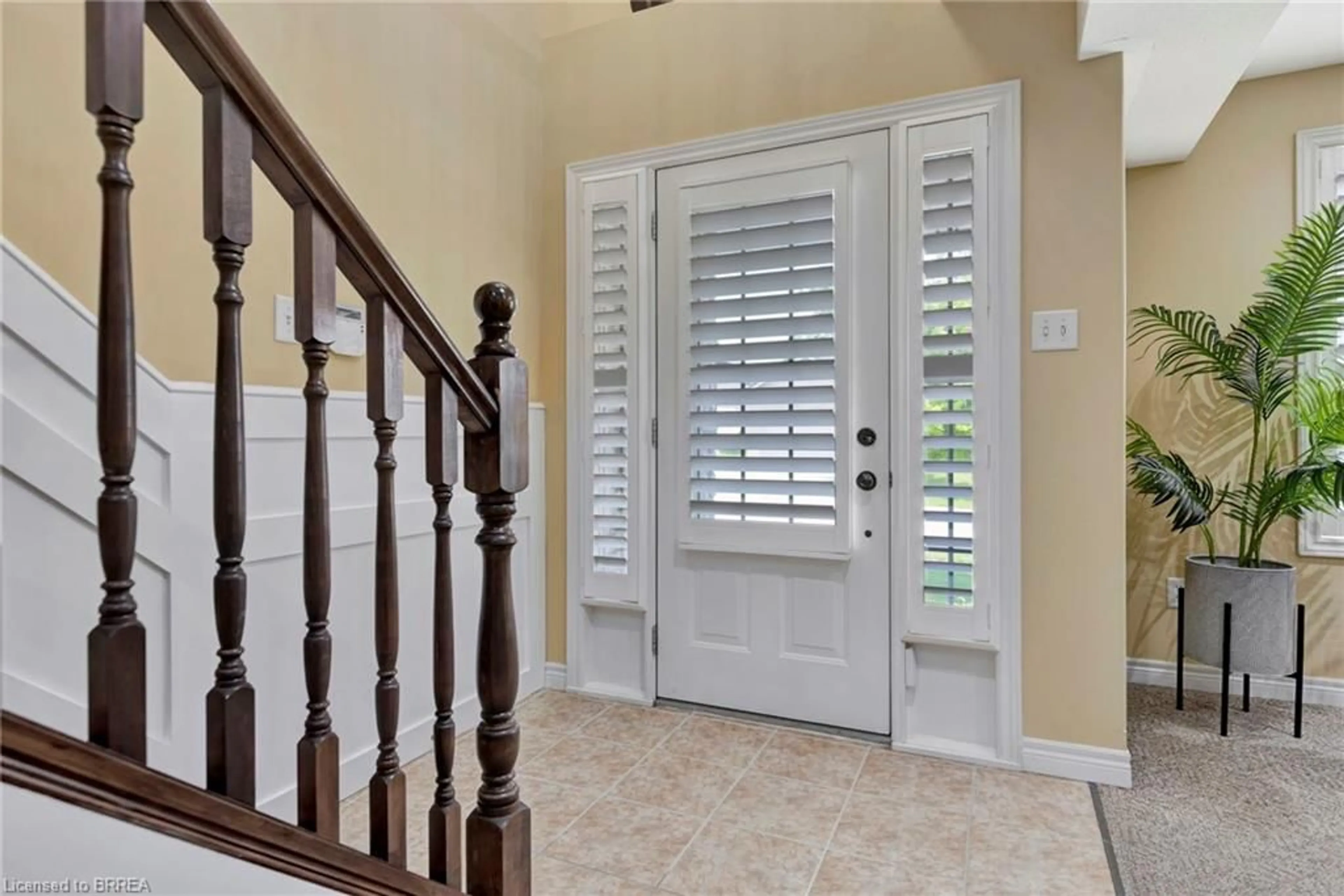 Indoor entryway for 10 Stratford Terr, Brantford Ontario N3T 6P6