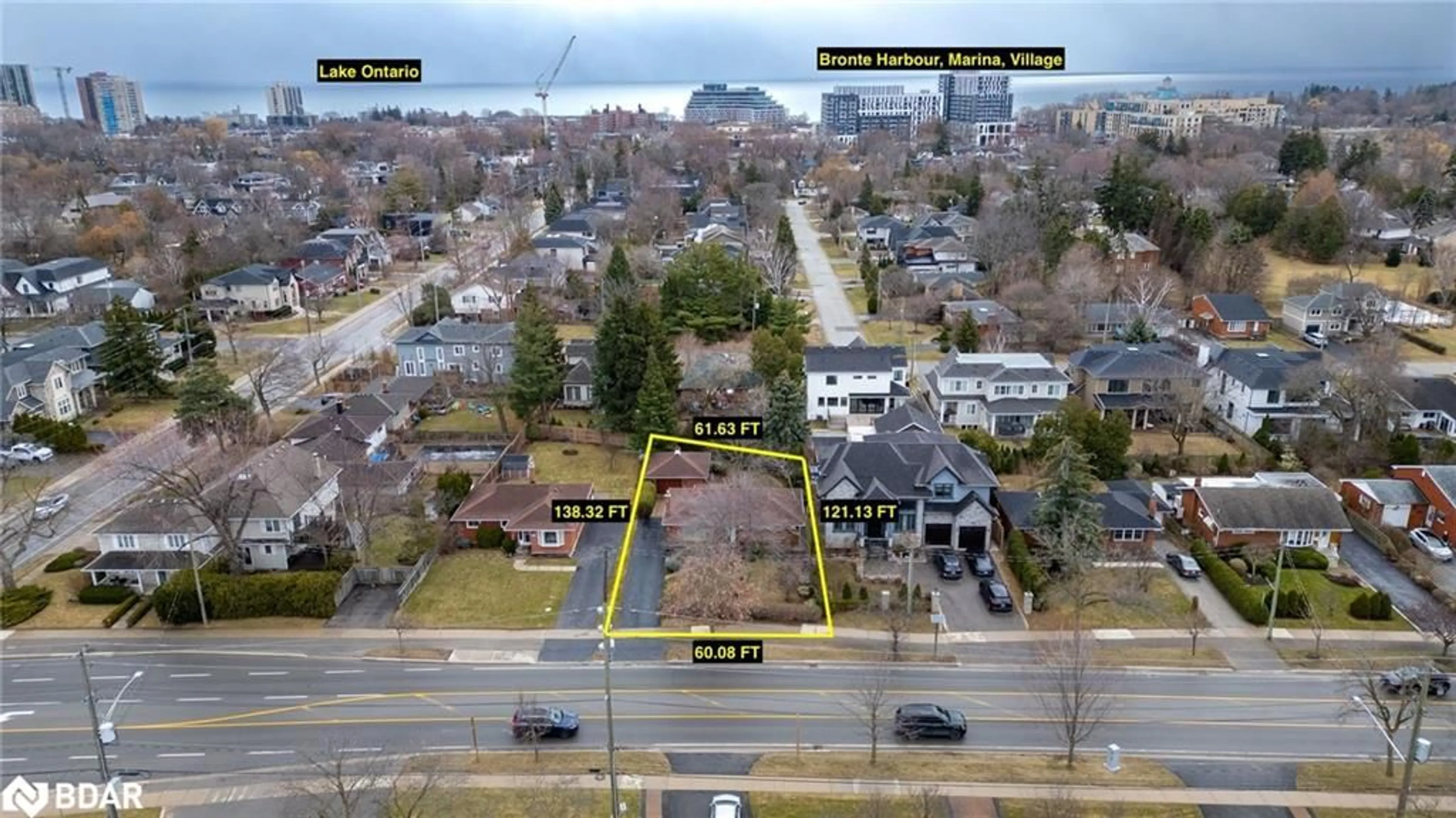A pic from outside/outdoor area/front of a property/back of a property/a pic from drone, street for 2416 Rebecca St, Oakville Ontario L6L 2B2
