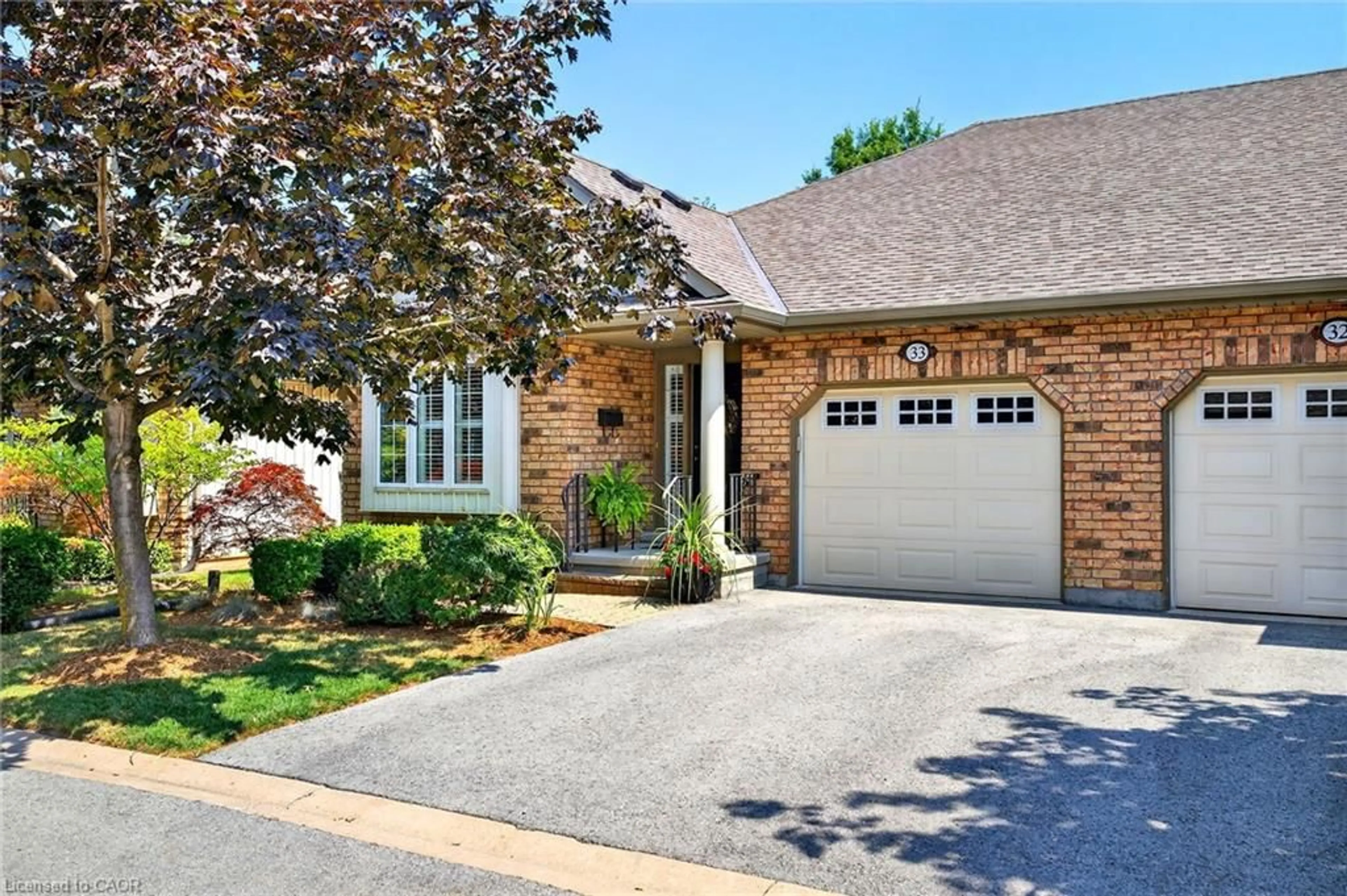 Home with brick exterior material, street for 605 Welland Ave #33, St. Catharines Ontario L2M 7Z7