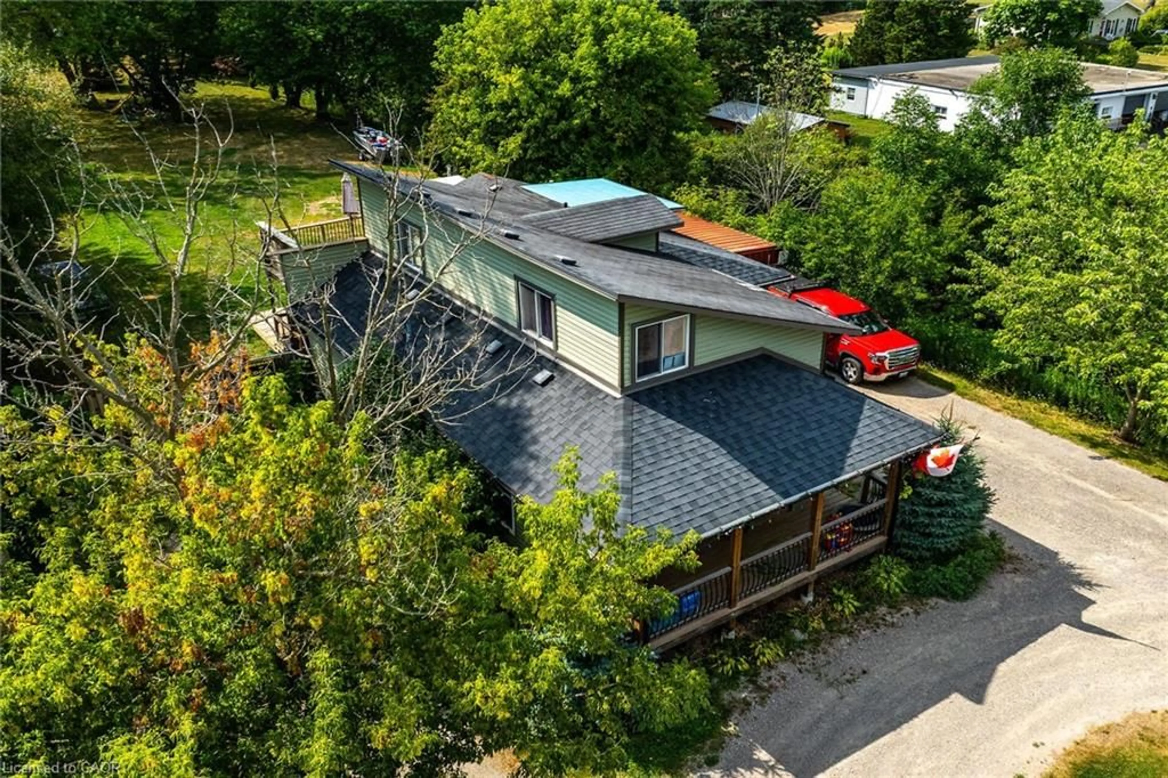 A pic from outside/outdoor area/front of a property/back of a property/a pic from drone, street for 1435 Merrittville Hwy, Welland Ontario L3B 5N5