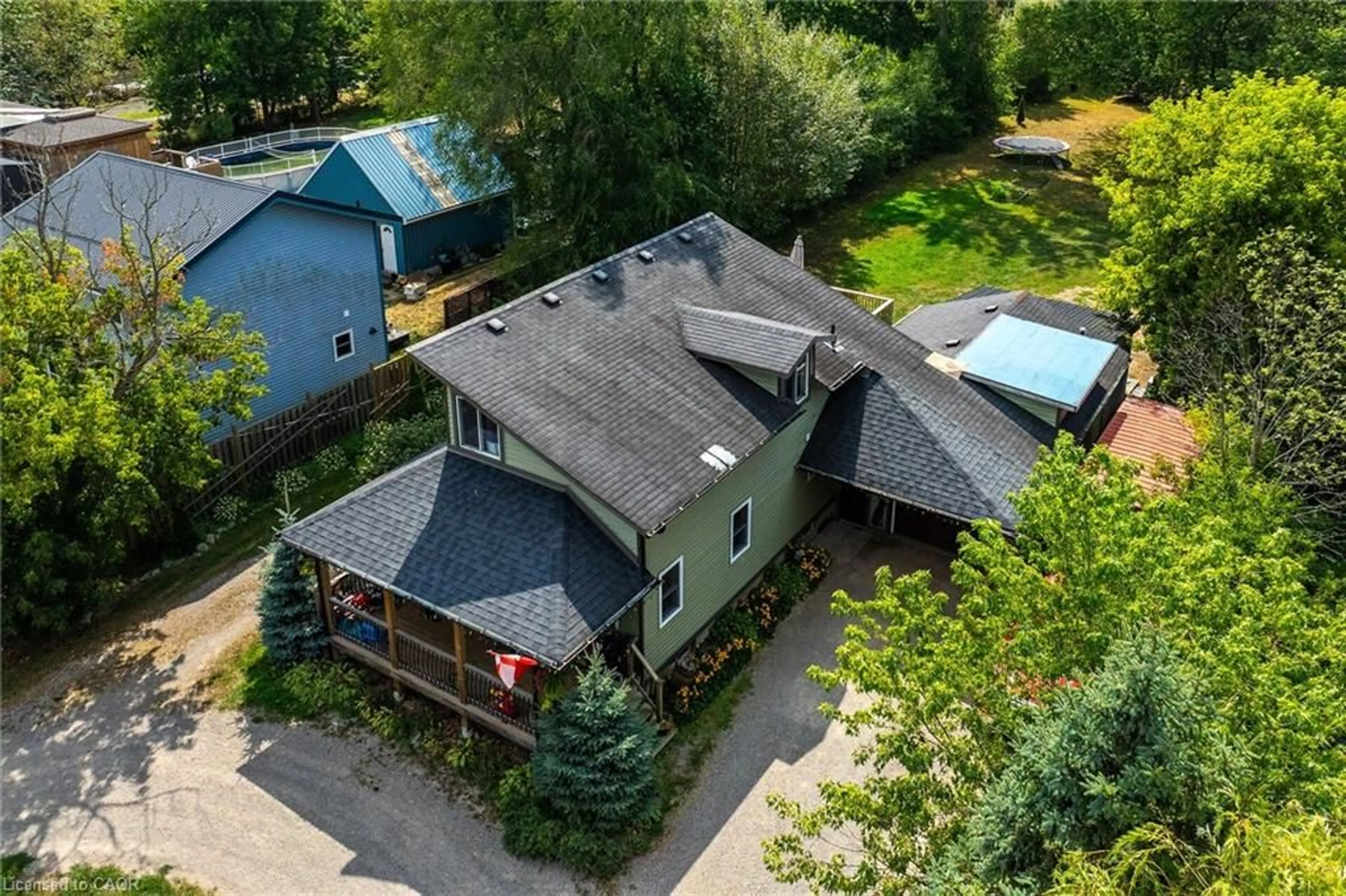 A pic from outside/outdoor area/front of a property/back of a property/a pic from drone, unknown for 1435 Merrittville Hwy, Welland Ontario L3B 5N5
