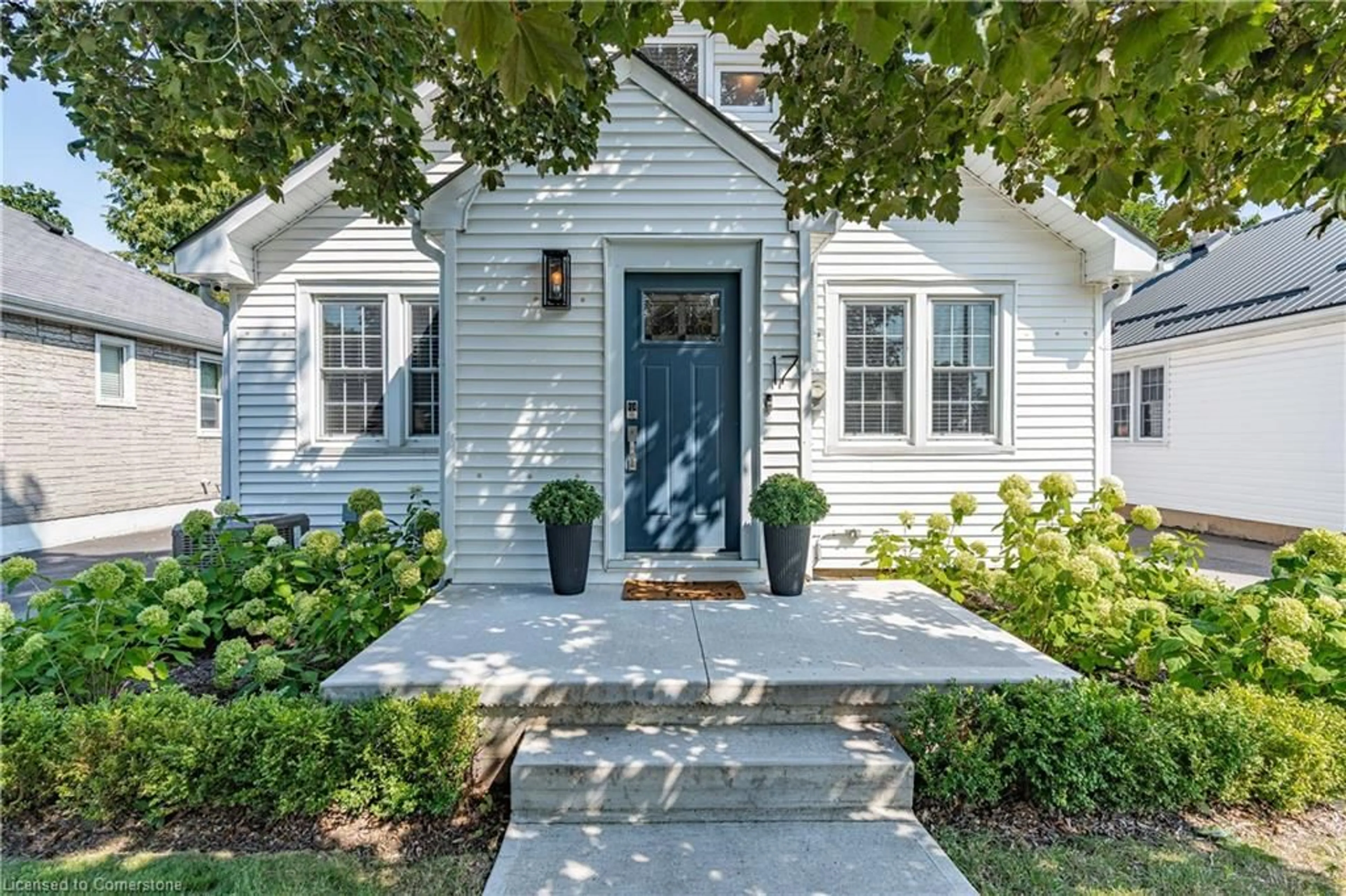 Home with vinyl exterior material, street for 17 Davis St, Simcoe Ontario N3Y 2R2