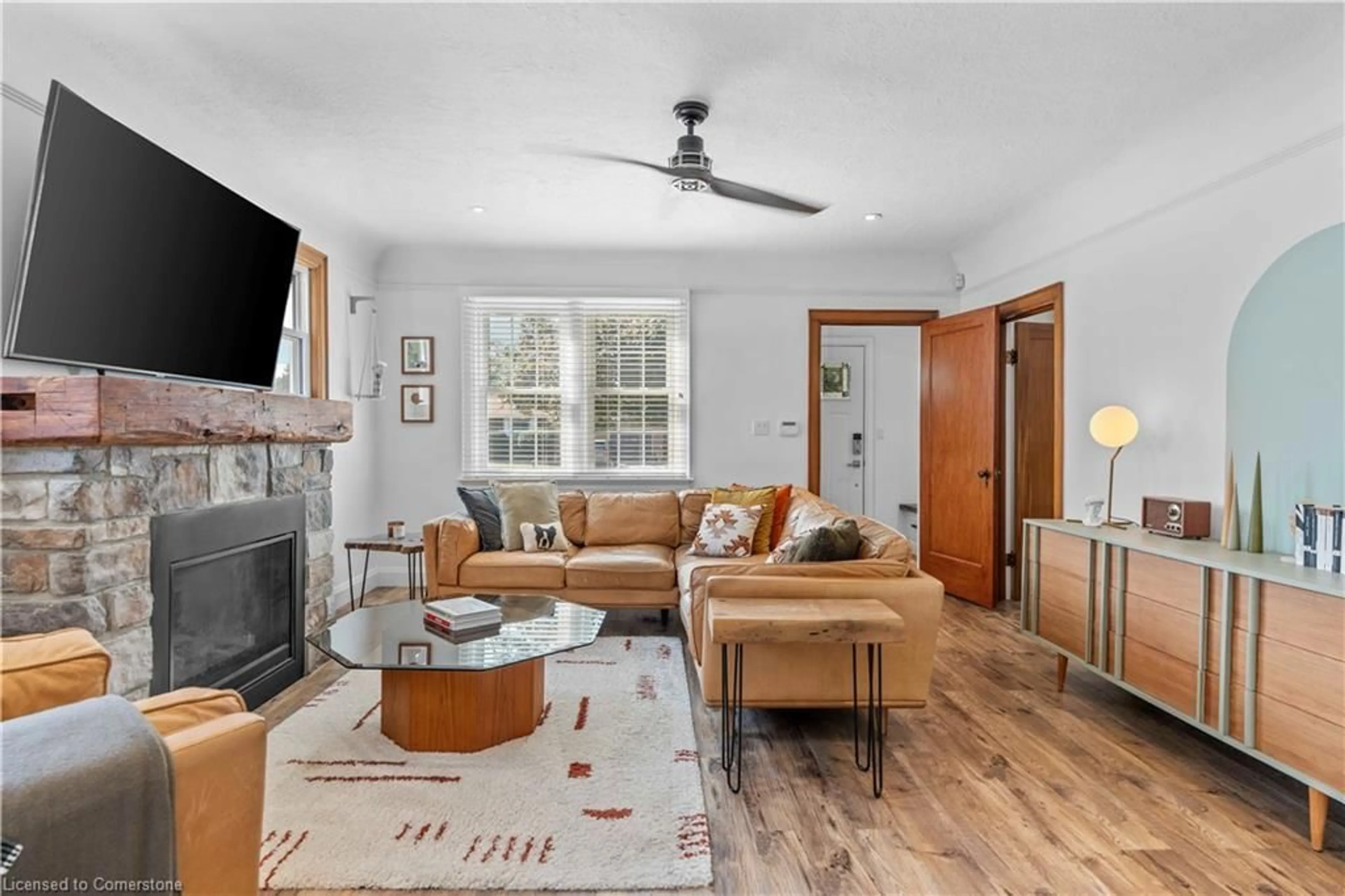Living room with furniture, unknown for 17 Davis St, Simcoe Ontario N3Y 2R2