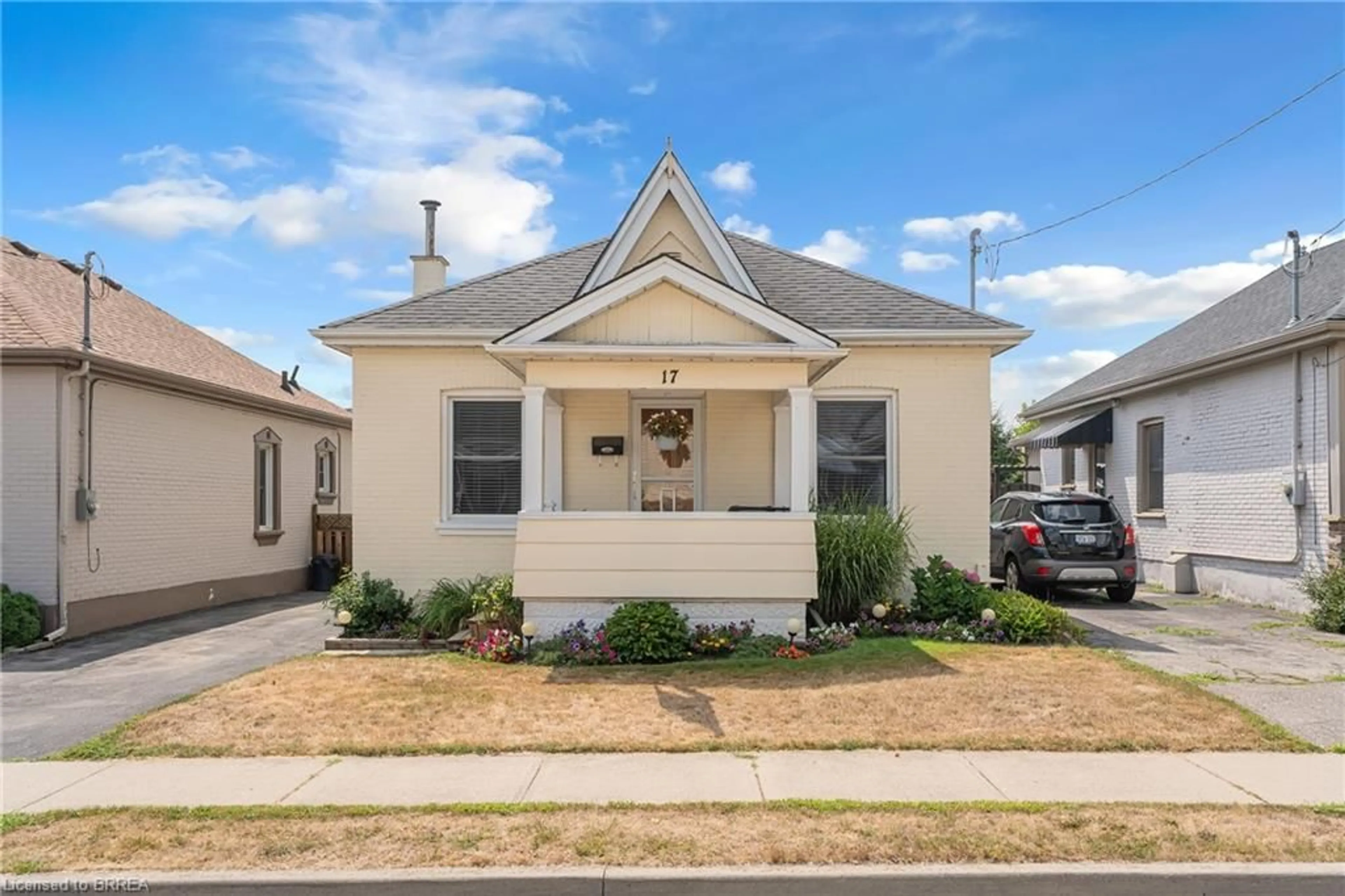 Home with vinyl exterior material, street for 17 Blossie St, Brantford Ontario N3S 2V7