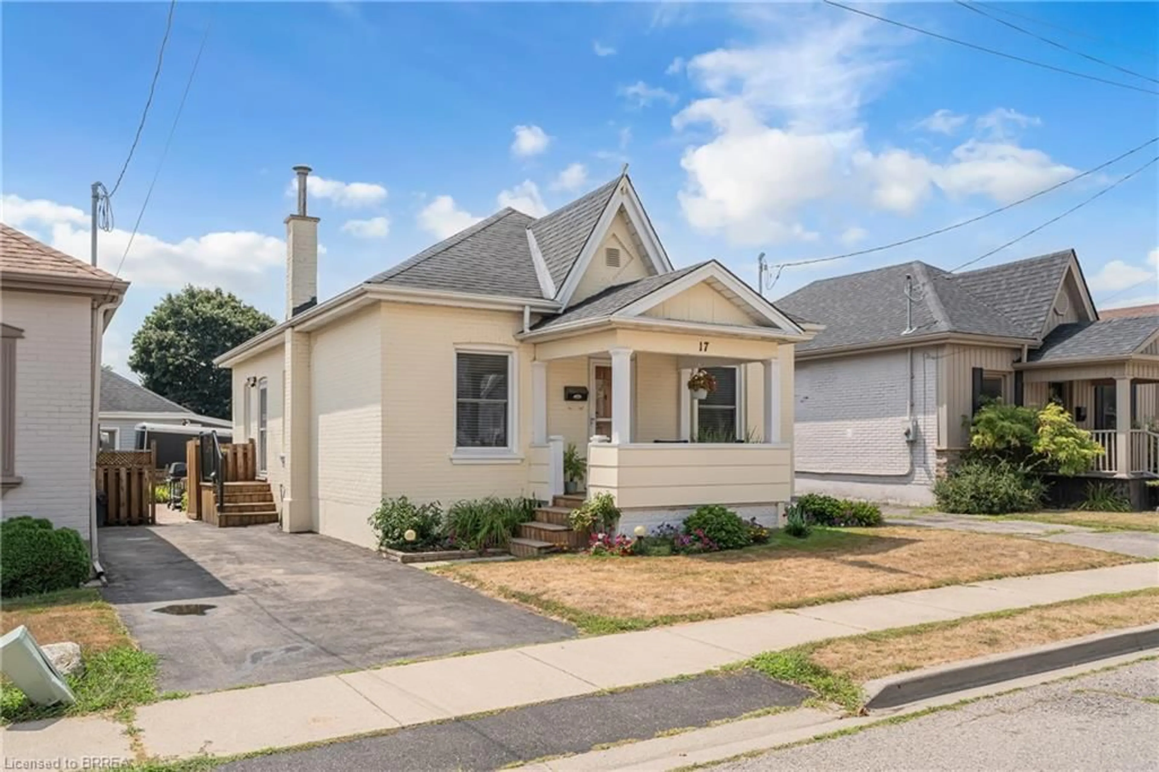 Home with vinyl exterior material, street for 17 Blossie St, Brantford Ontario N3S 2V7