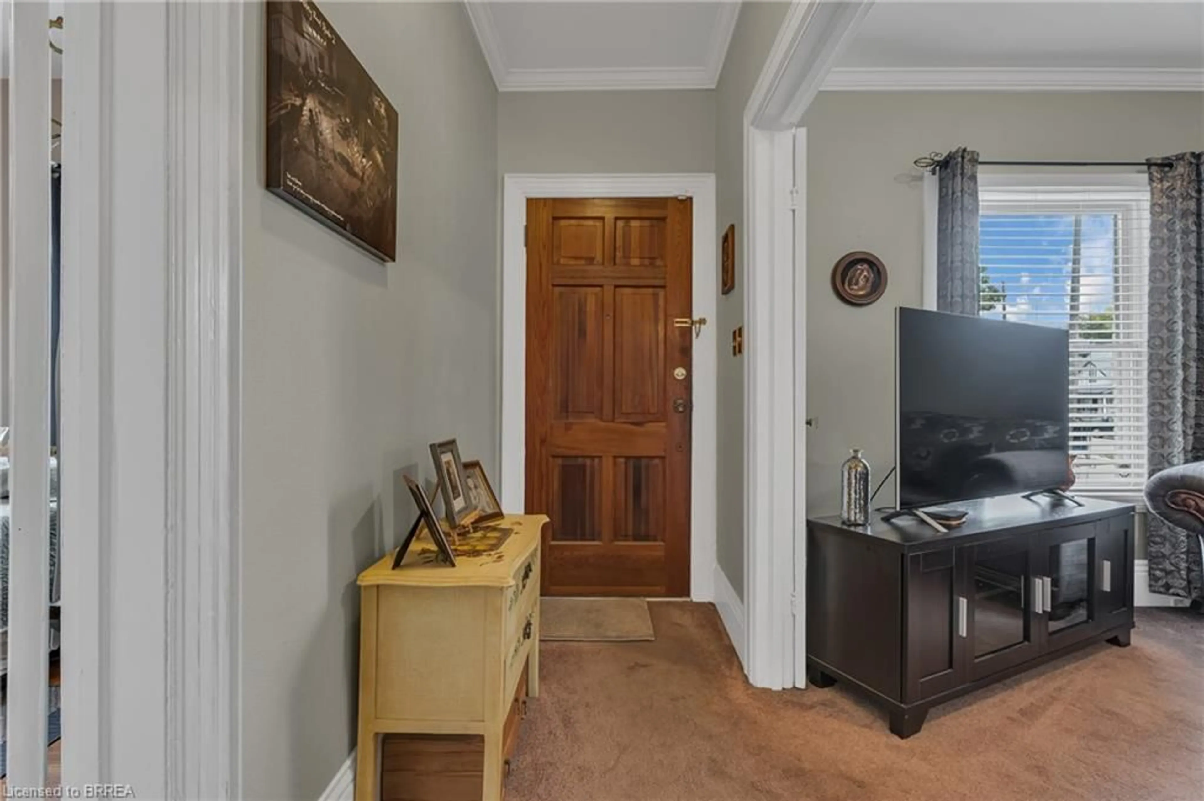 Indoor entryway for 17 Blossie St, Brantford Ontario N3S 2V7