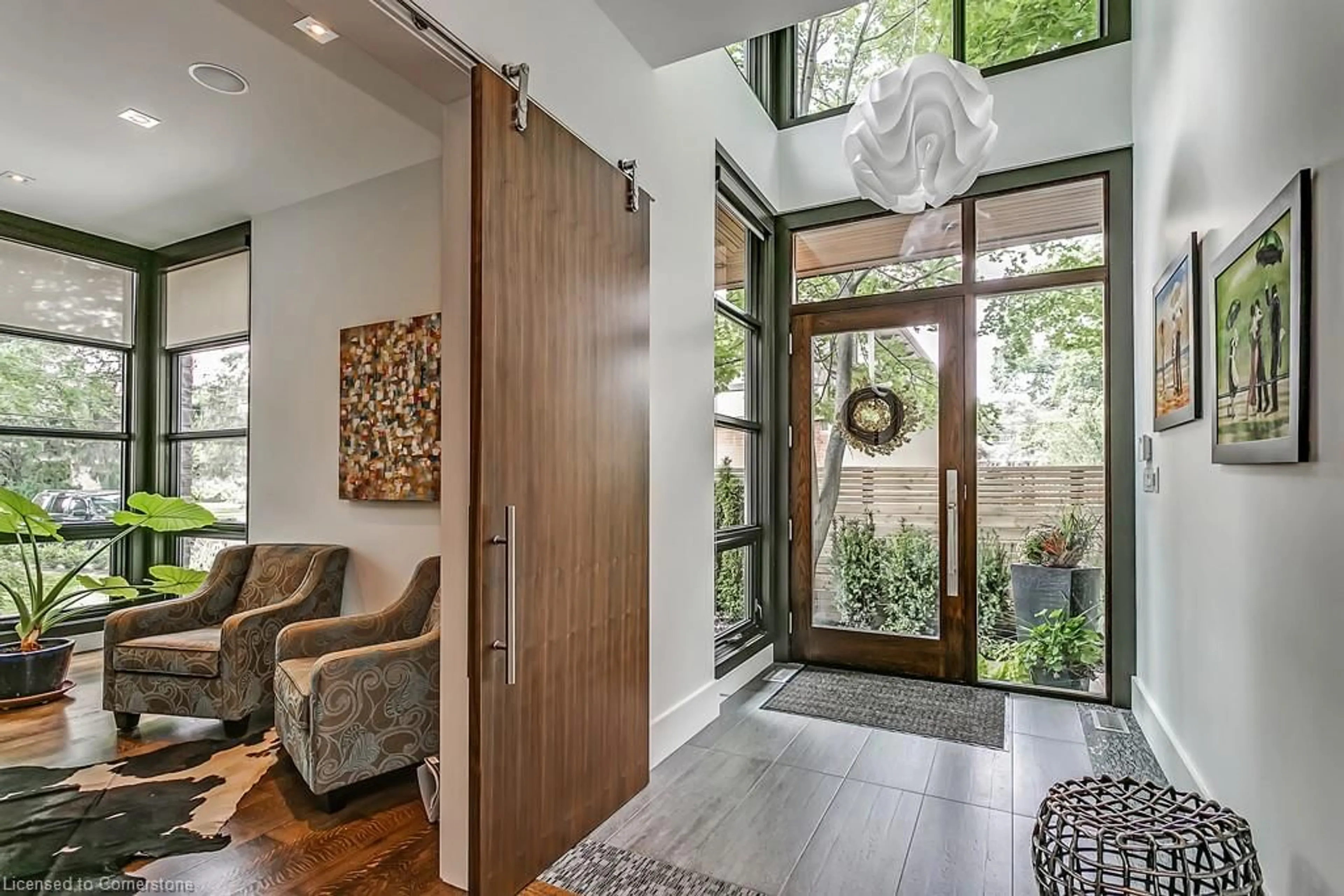 Indoor entryway for 363 Morrison Rd, Oakville Ontario L6J 4K2