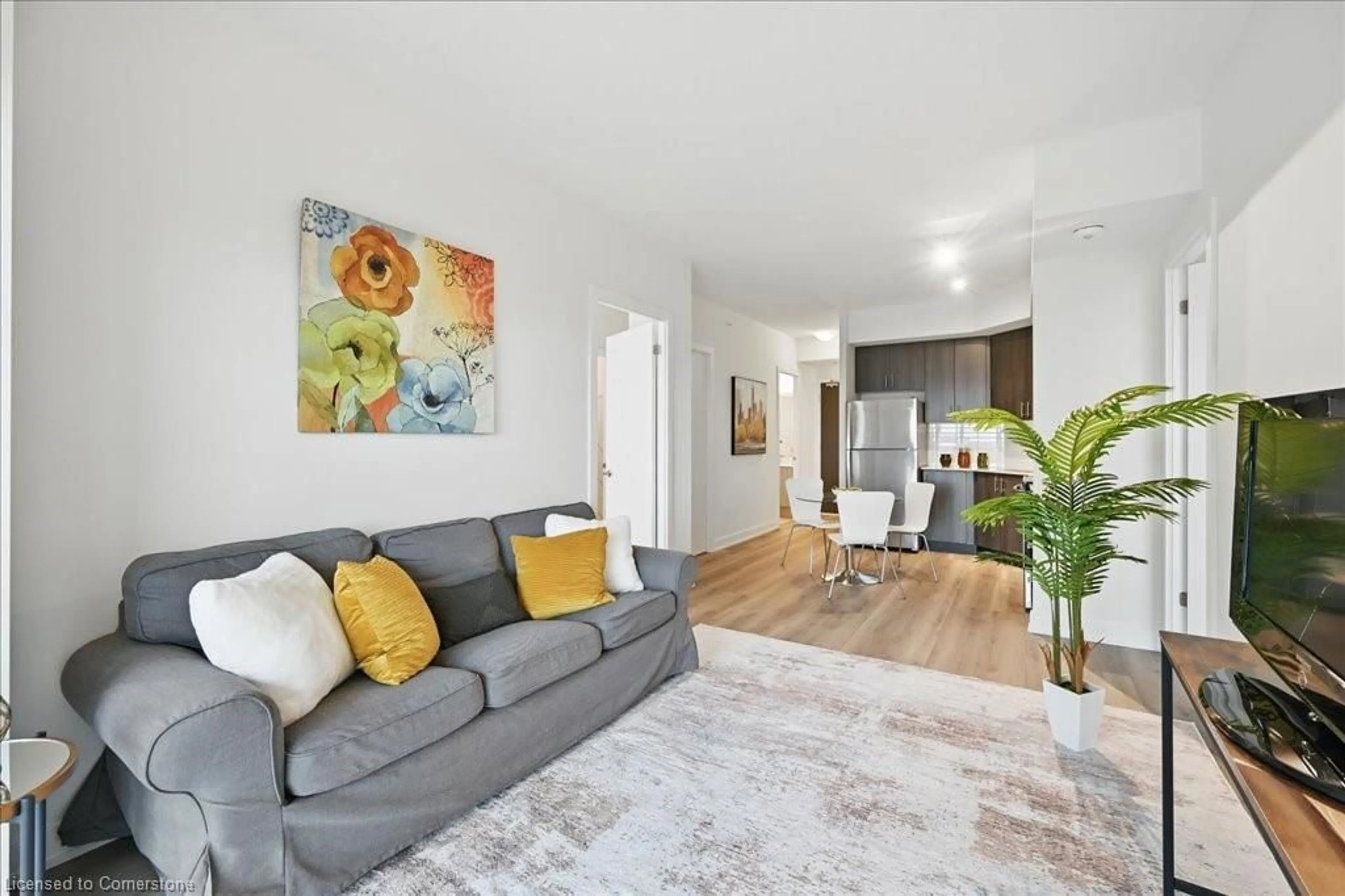 Living room with furniture, unknown for 550 North Service Rd #707, Grimsby Ontario L3M 0H9