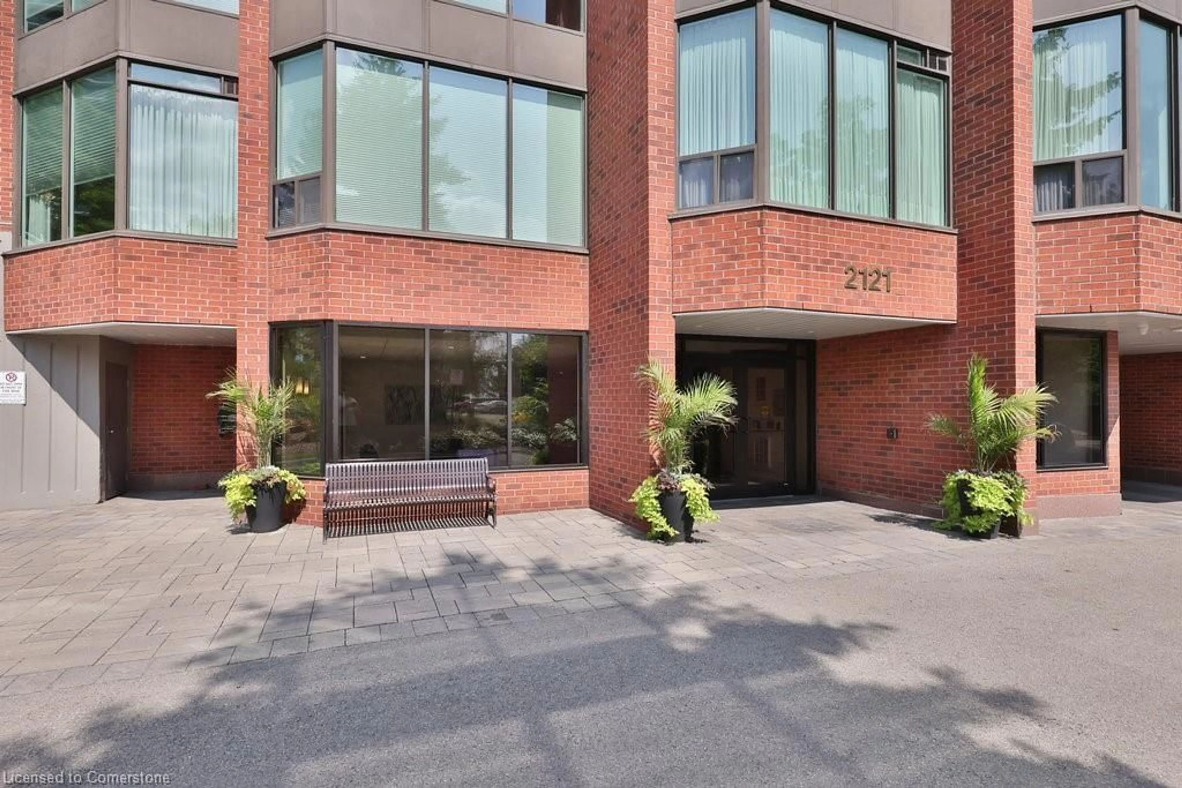 Indoor foyer for 2121 Lakeshore Rd #502, Burlington Ontario L7R 1C9