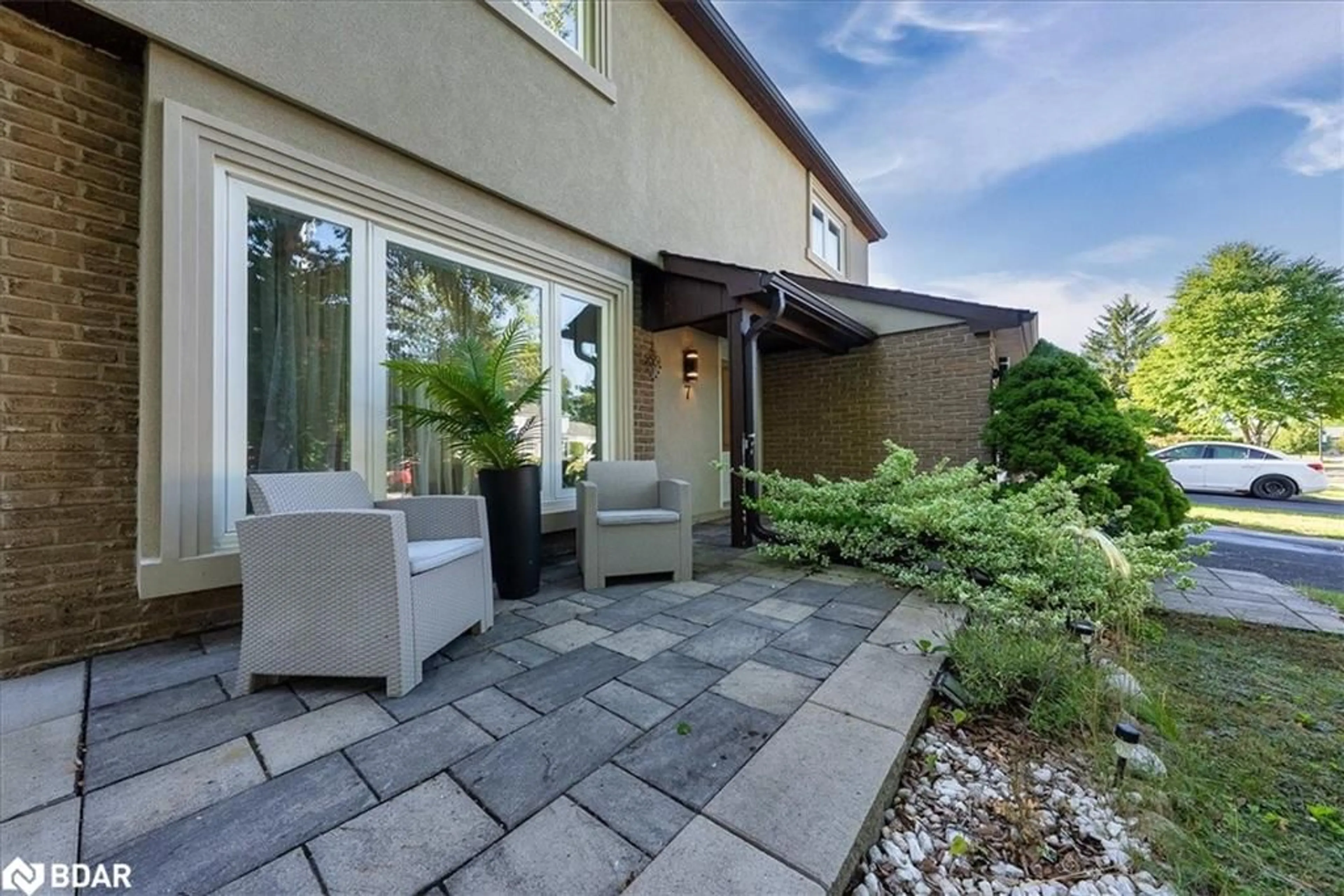 Patio, street for 7 Grist Mill Rd, Holland Landing Ontario L9N 1B9