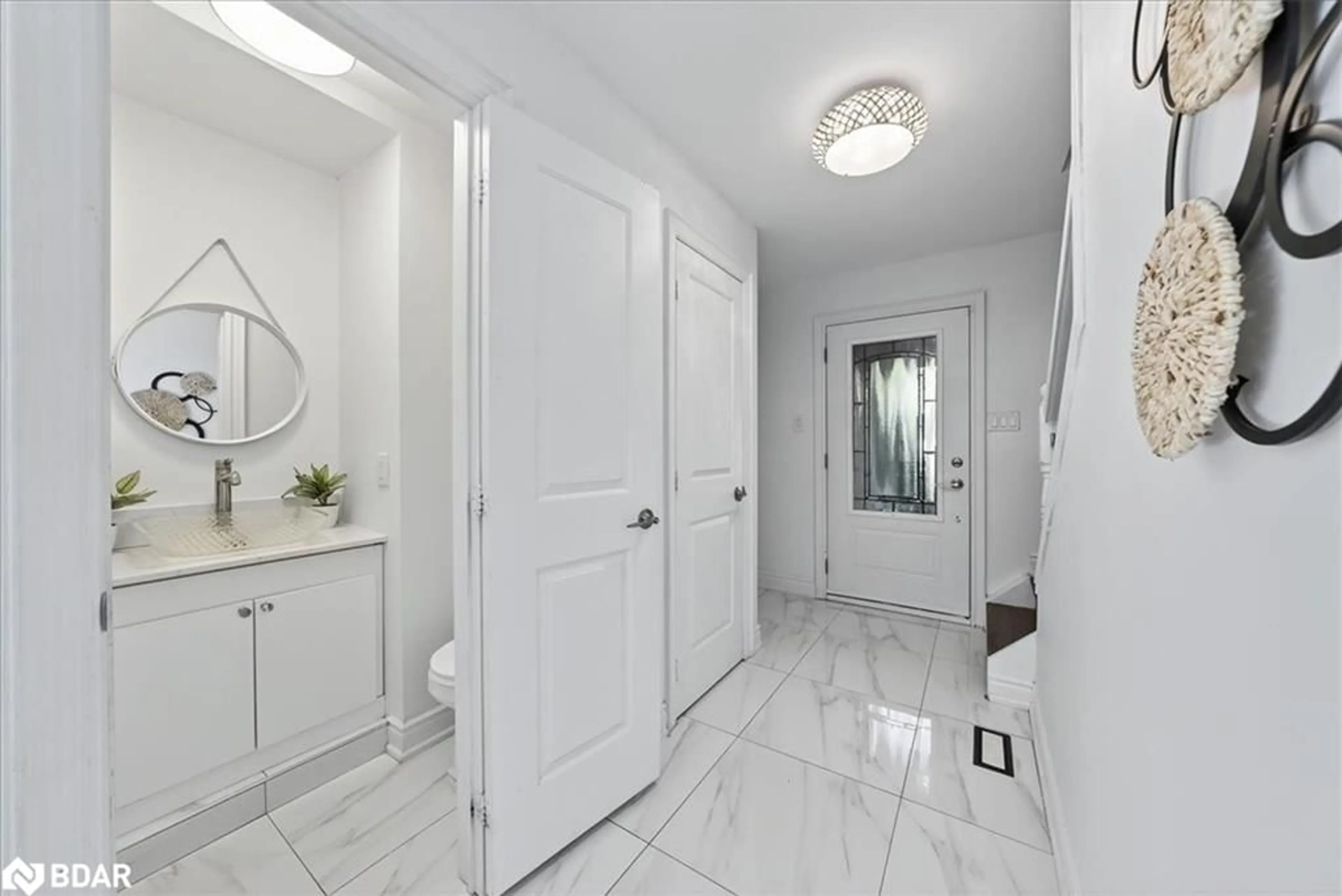 Indoor entryway for 7 Grist Mill Rd, Holland Landing Ontario L9N 1B9