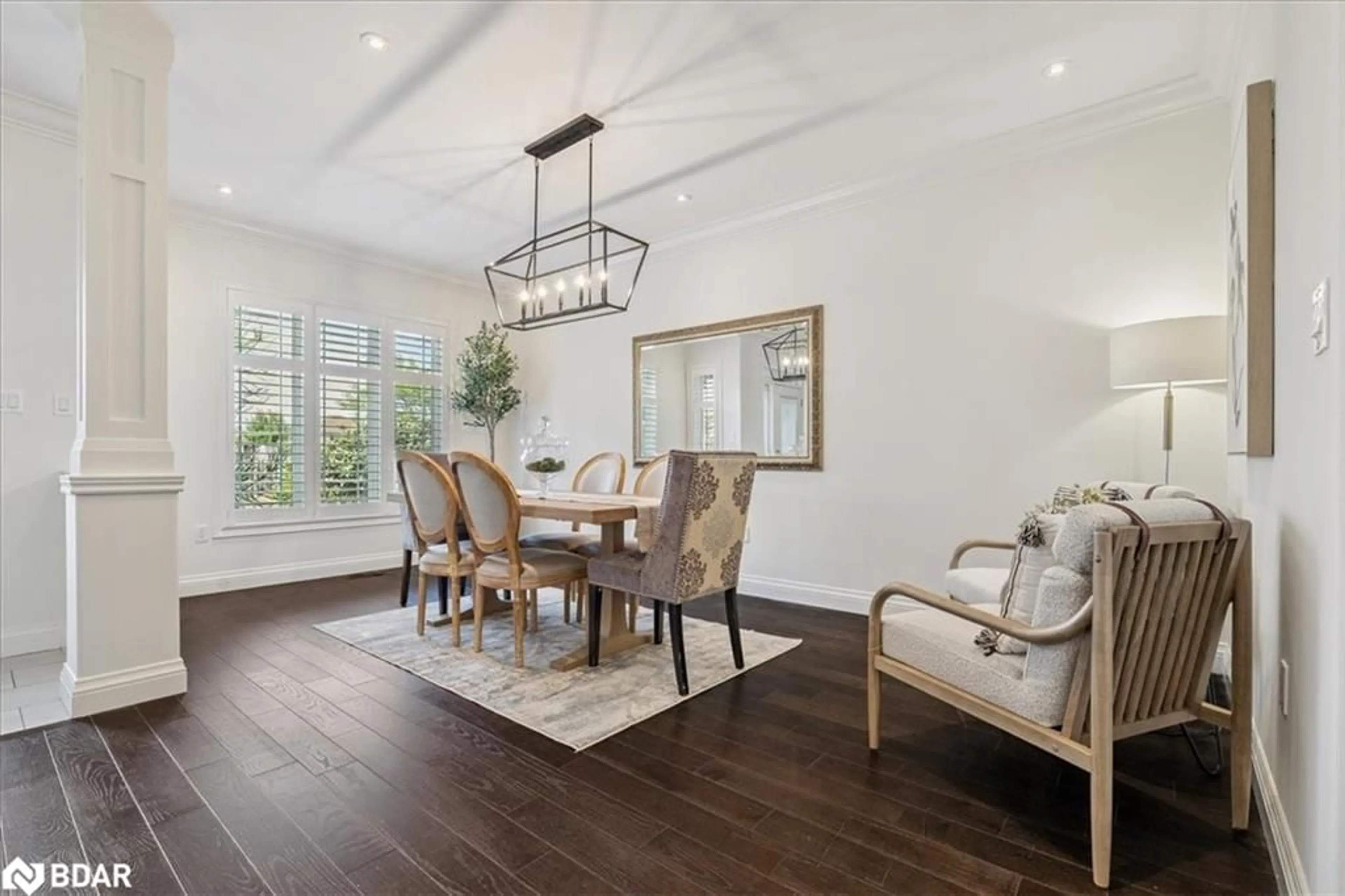 Dining room, wood/laminate floor for 4876 Allan Crt, Beamsville Ontario L3J 1M3