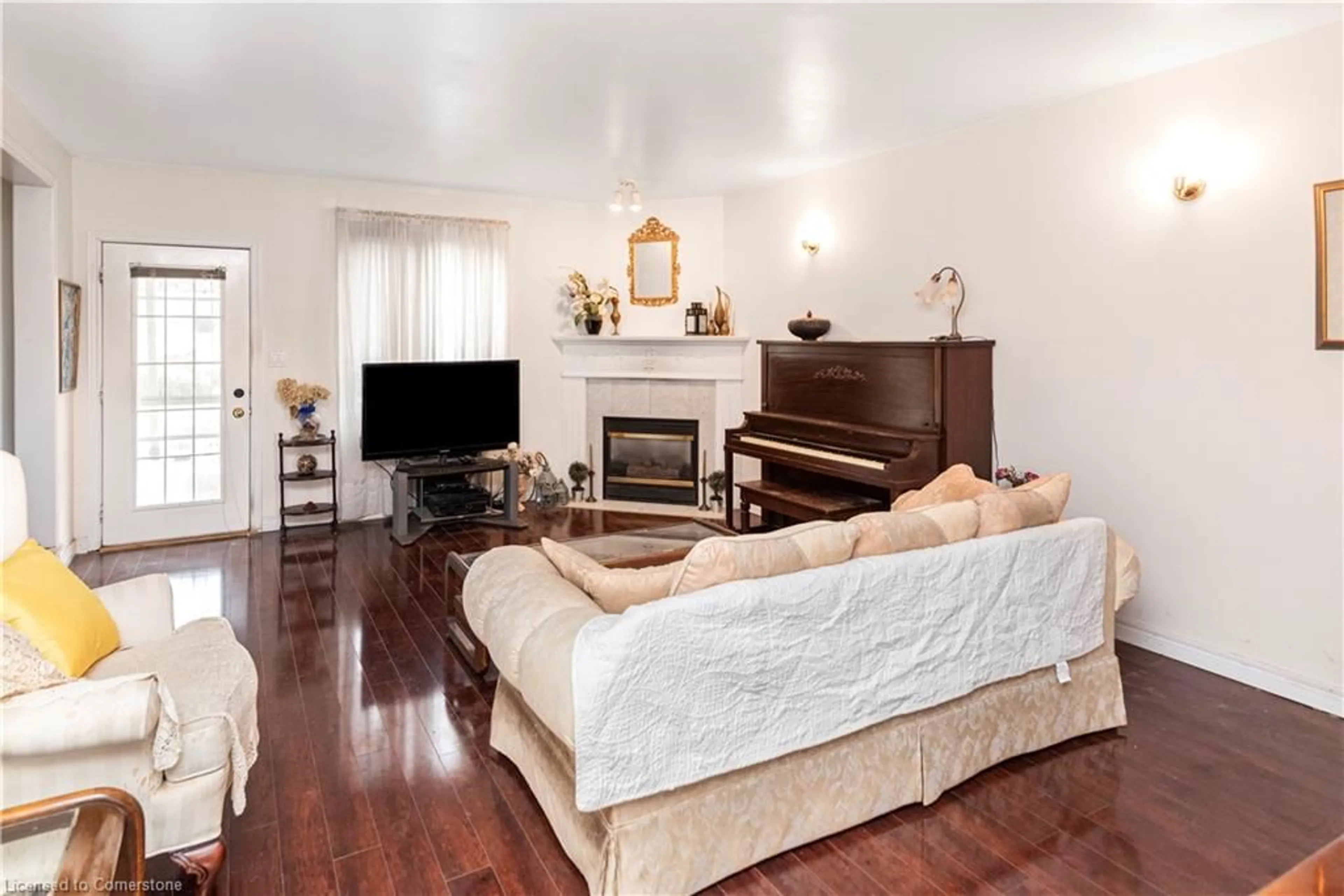 Living room with furniture, wood/laminate floor for 308 Acadia Dr, Hamilton Ontario L8W 3L1
