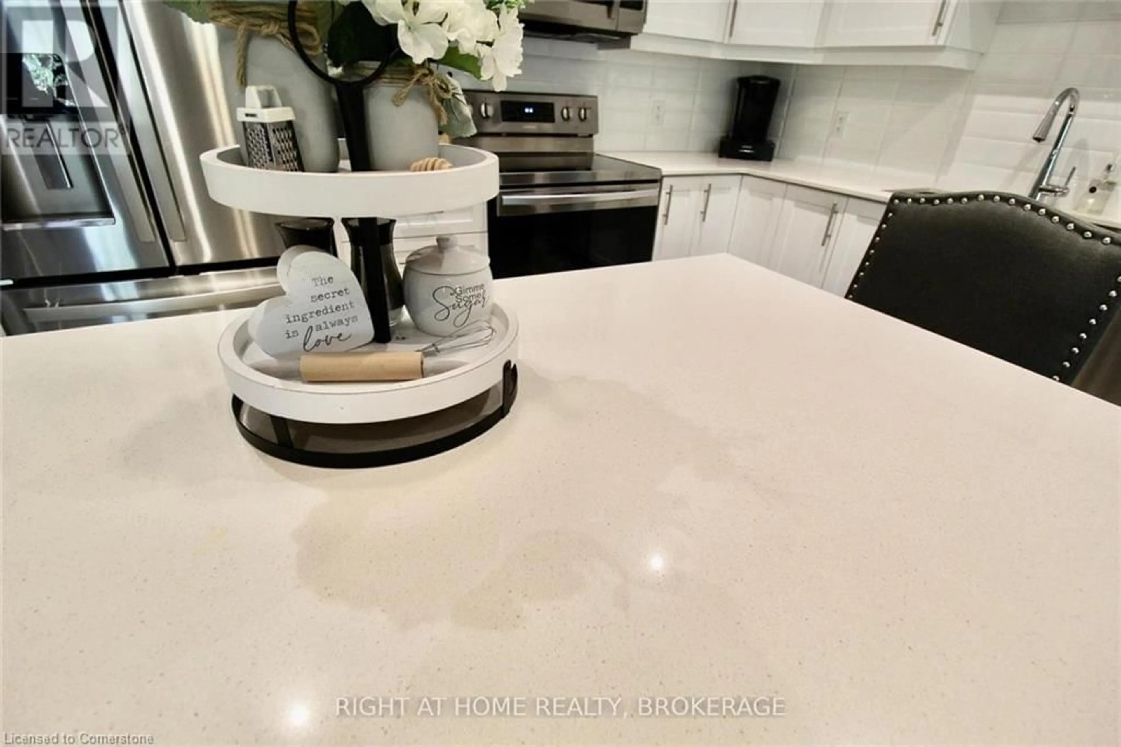 Contemporary kitchen, ceramic/tile floor for 5080 Connor Dr #10, Beamsville Ontario L3J 0T3