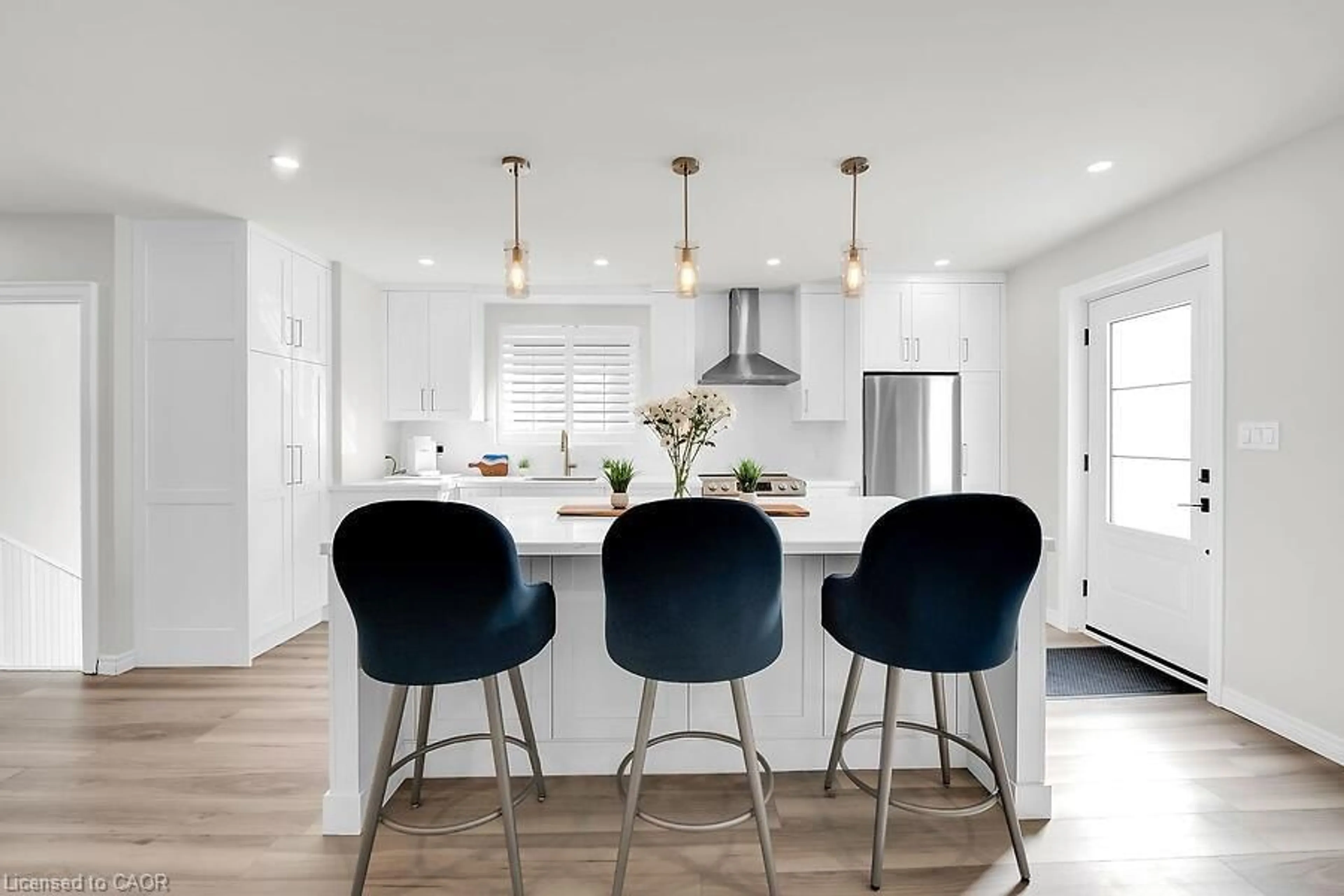 Open concept kitchen, unknown for 515 Upper James St, Hamilton Ontario L9C 2X9