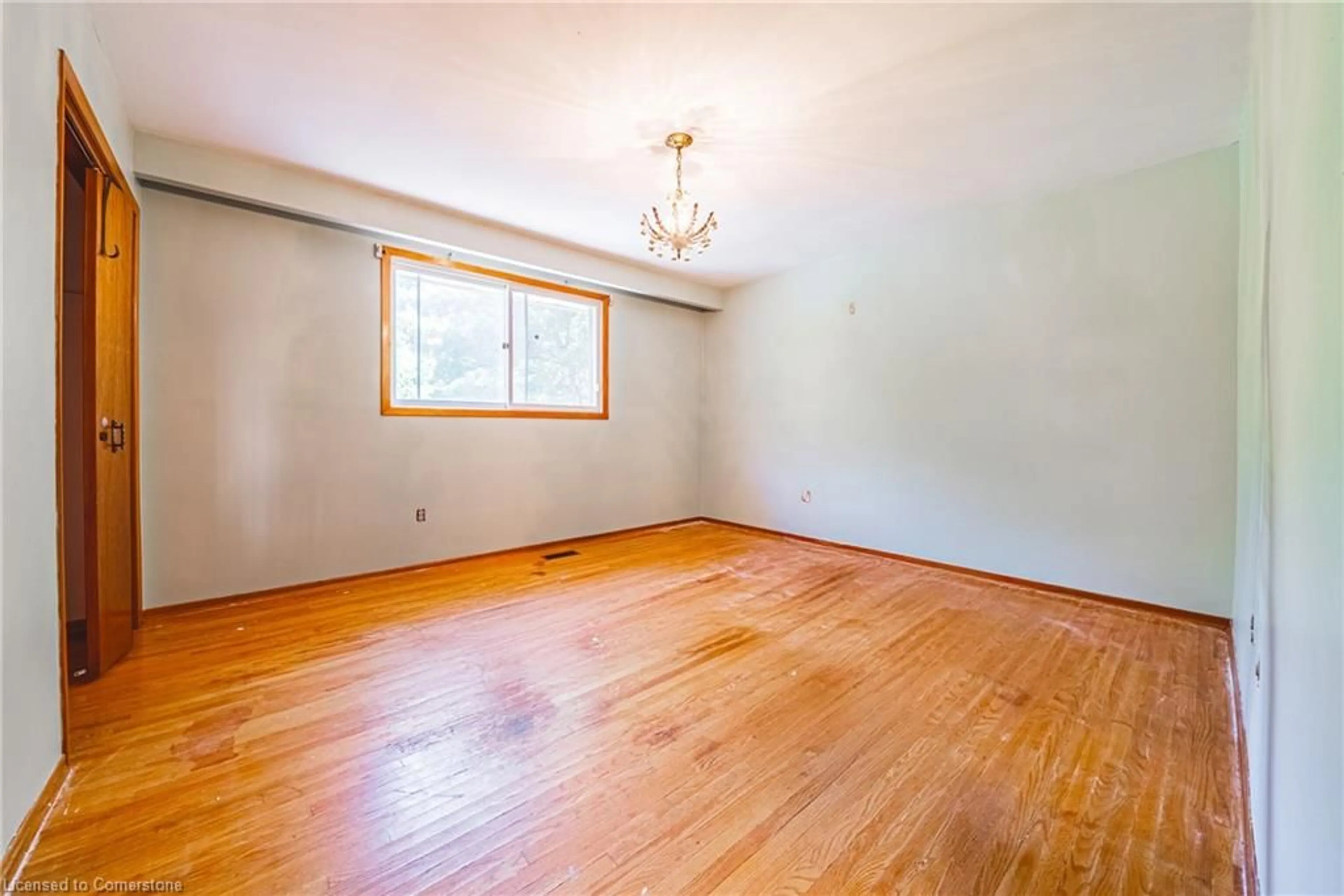 A pic of a room for 49 Pinard St, Hamilton Ontario L8K 6G8