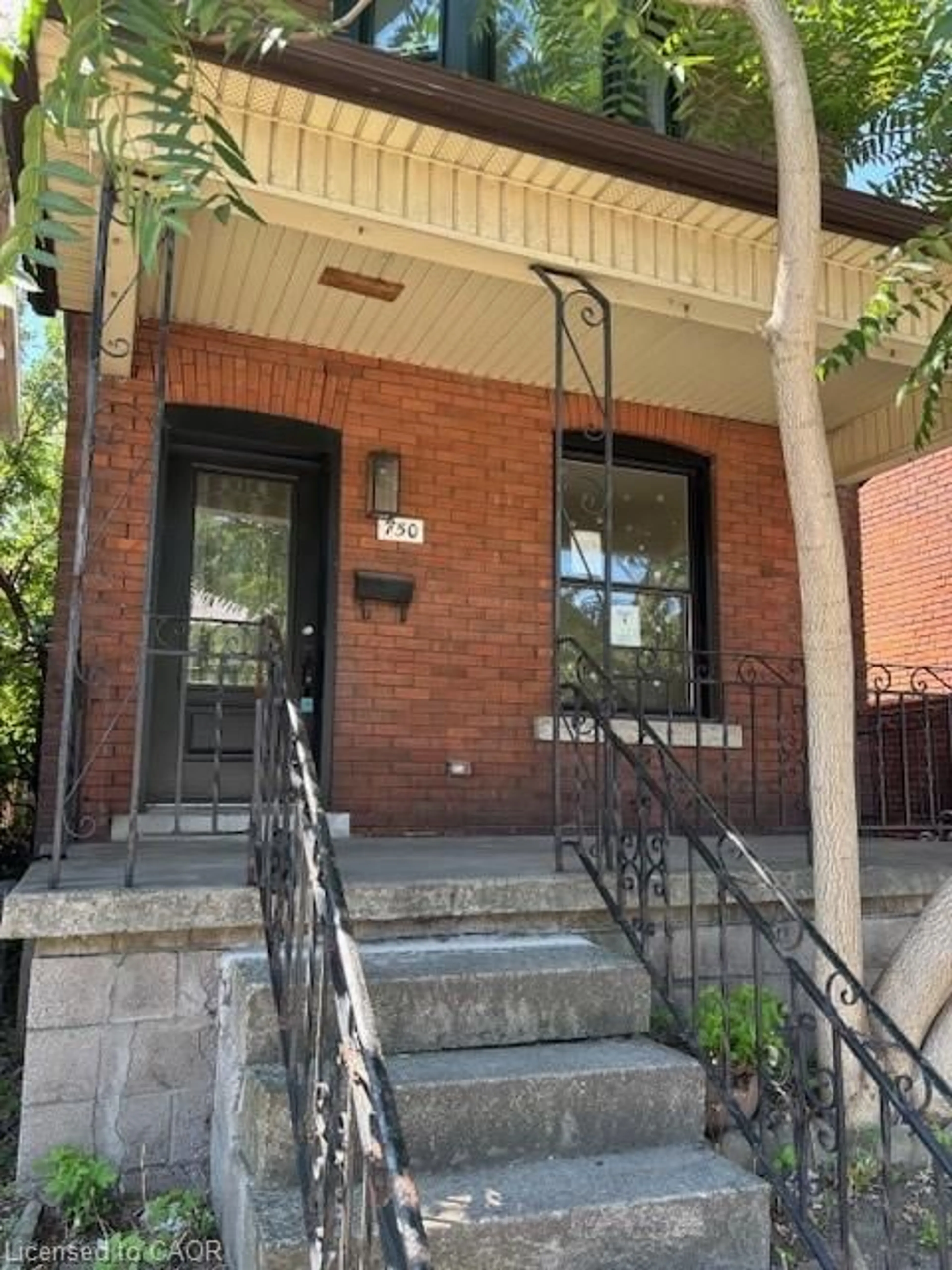 Home with brick exterior material, street for 750 Cannon St, Hamilton Ontario L8L 2G9