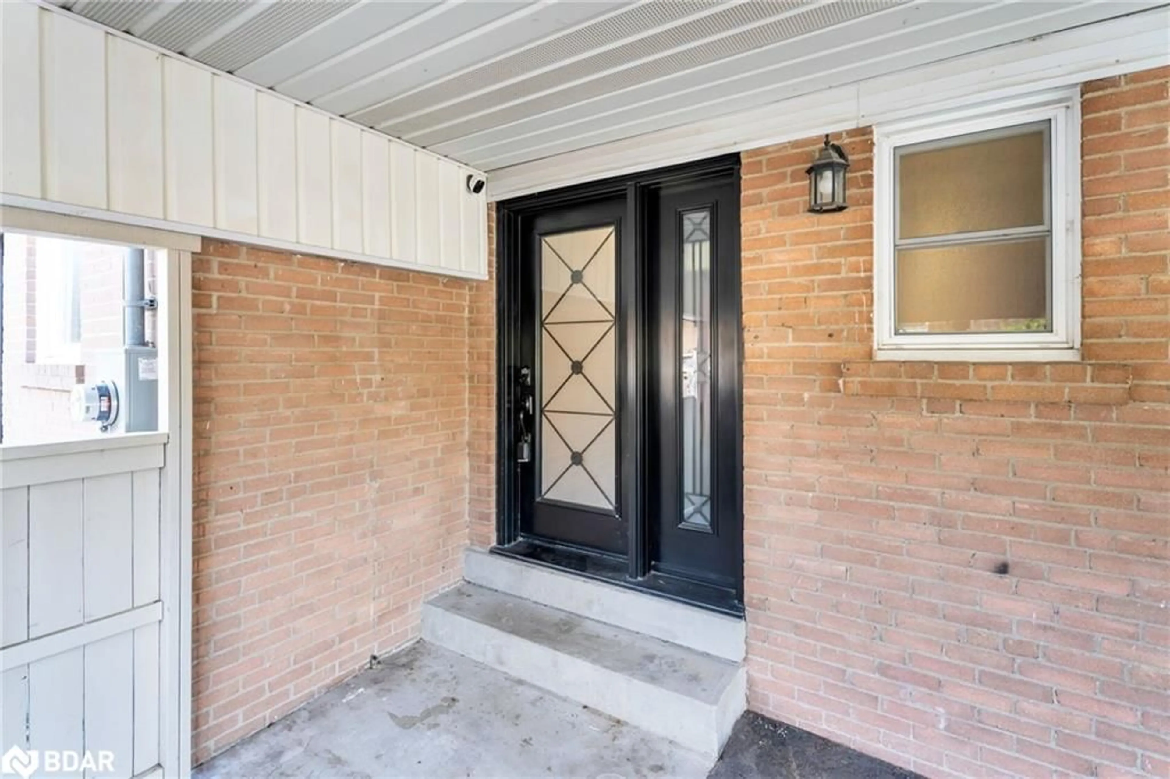 Indoor entryway for 21 Bairstow Cres, Georgetown Ontario L7G 1L9