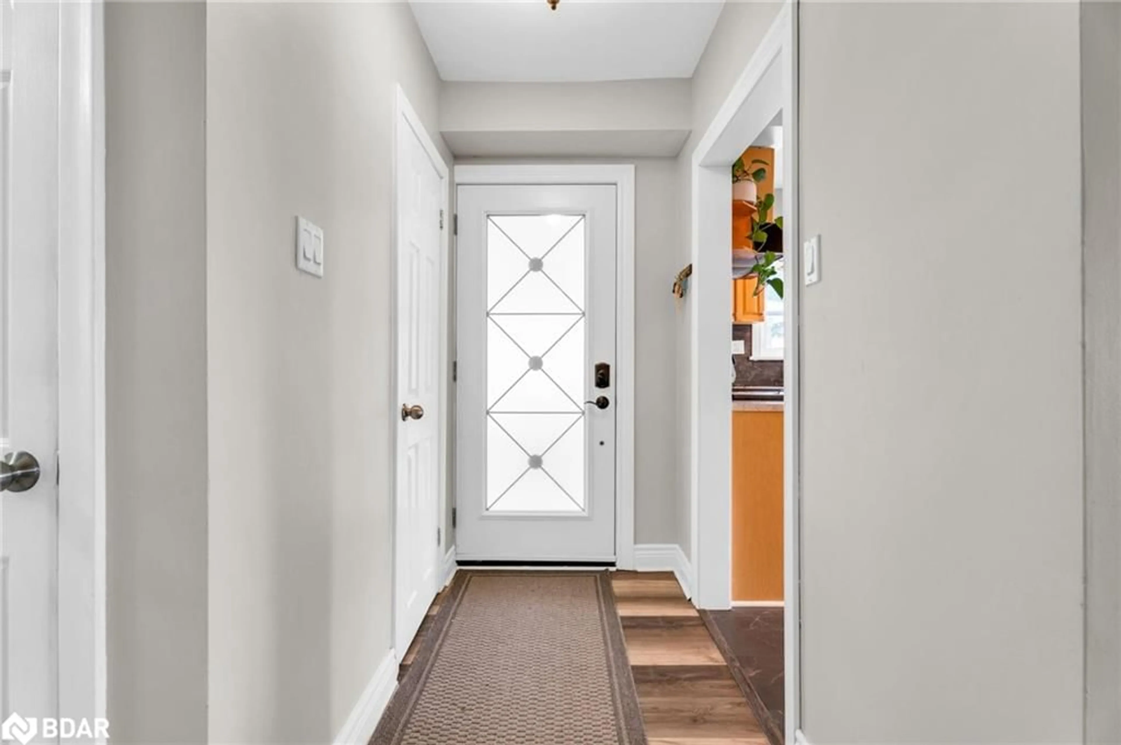 Indoor entryway for 21 Bairstow Cres, Georgetown Ontario L7G 1L9