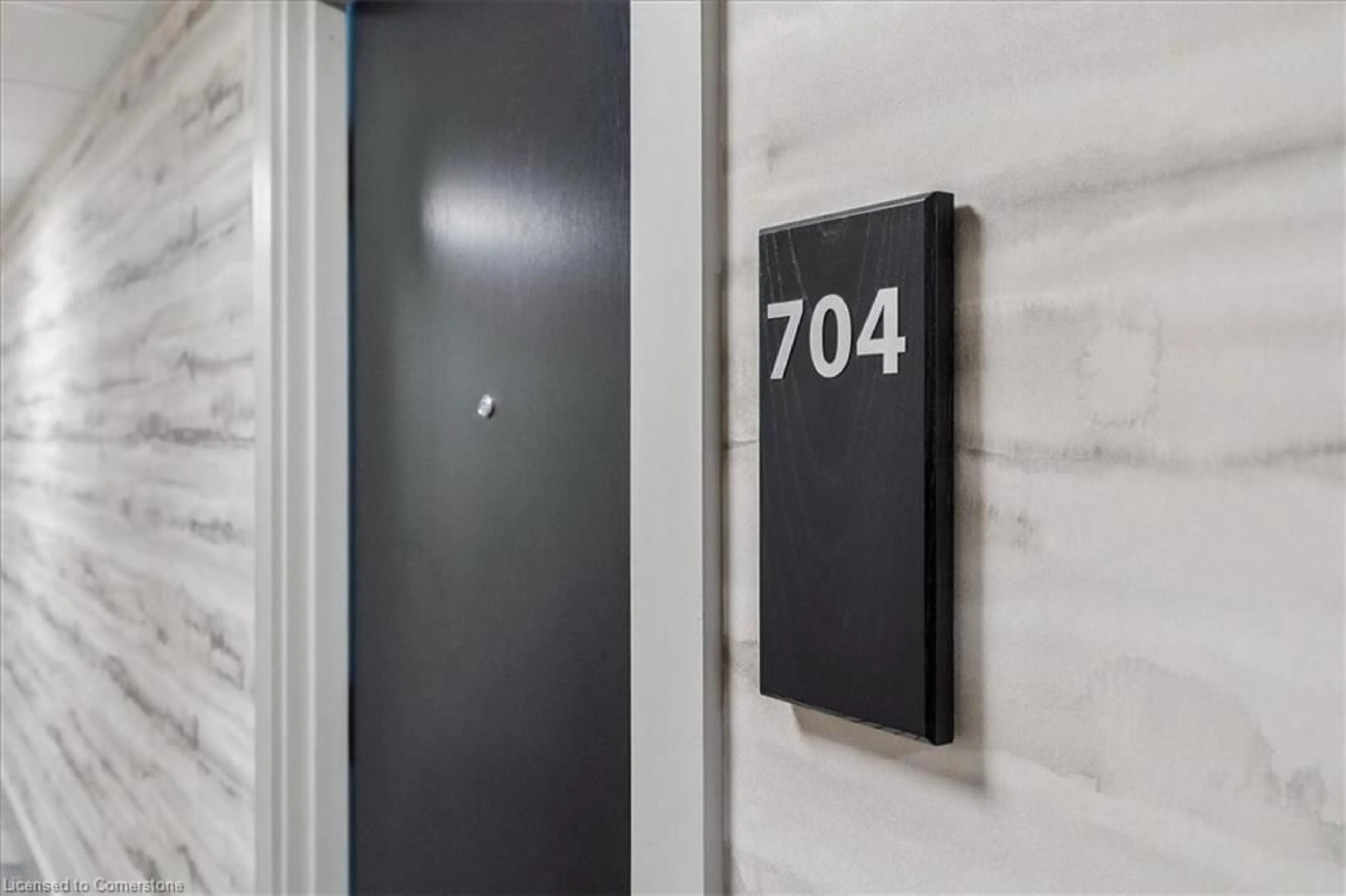 Indoor foyer for 2750 King St #704, Hamilton Ontario L8G 0B8