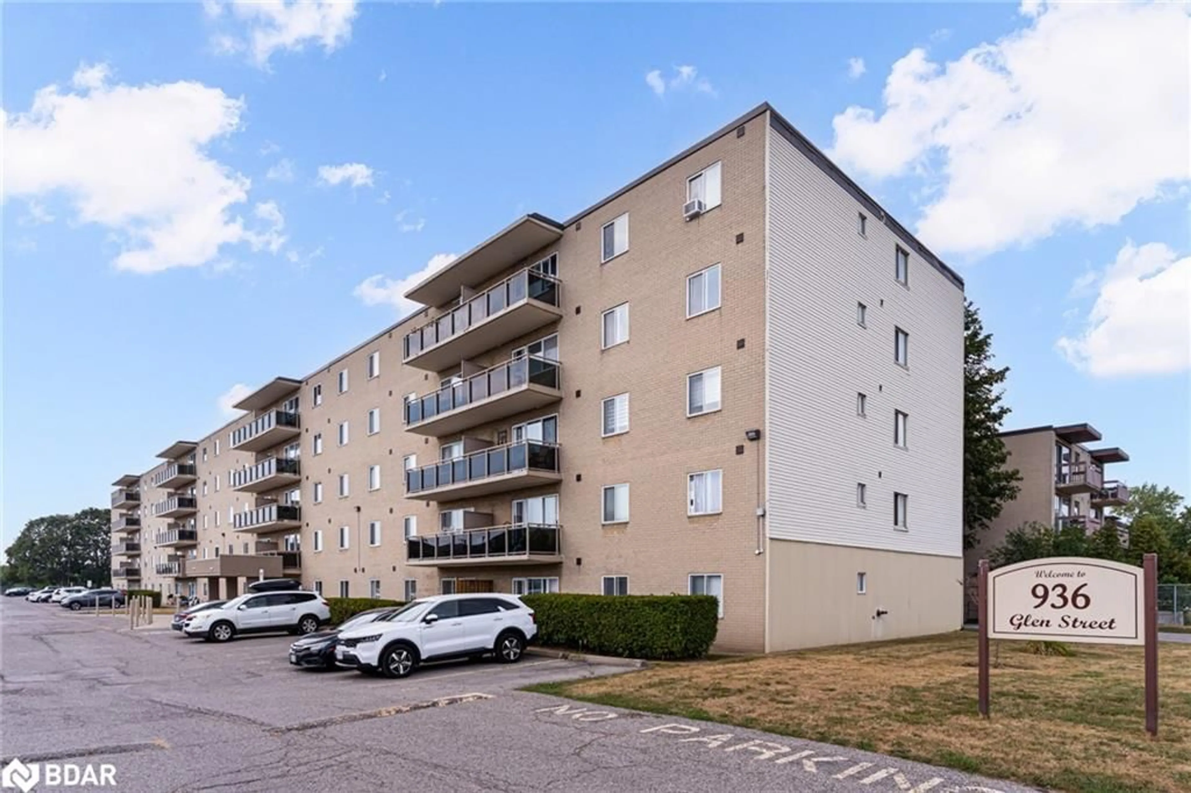 Patio, street for 936 Glen St #512, Oshawa Ontario L1J 5Z7