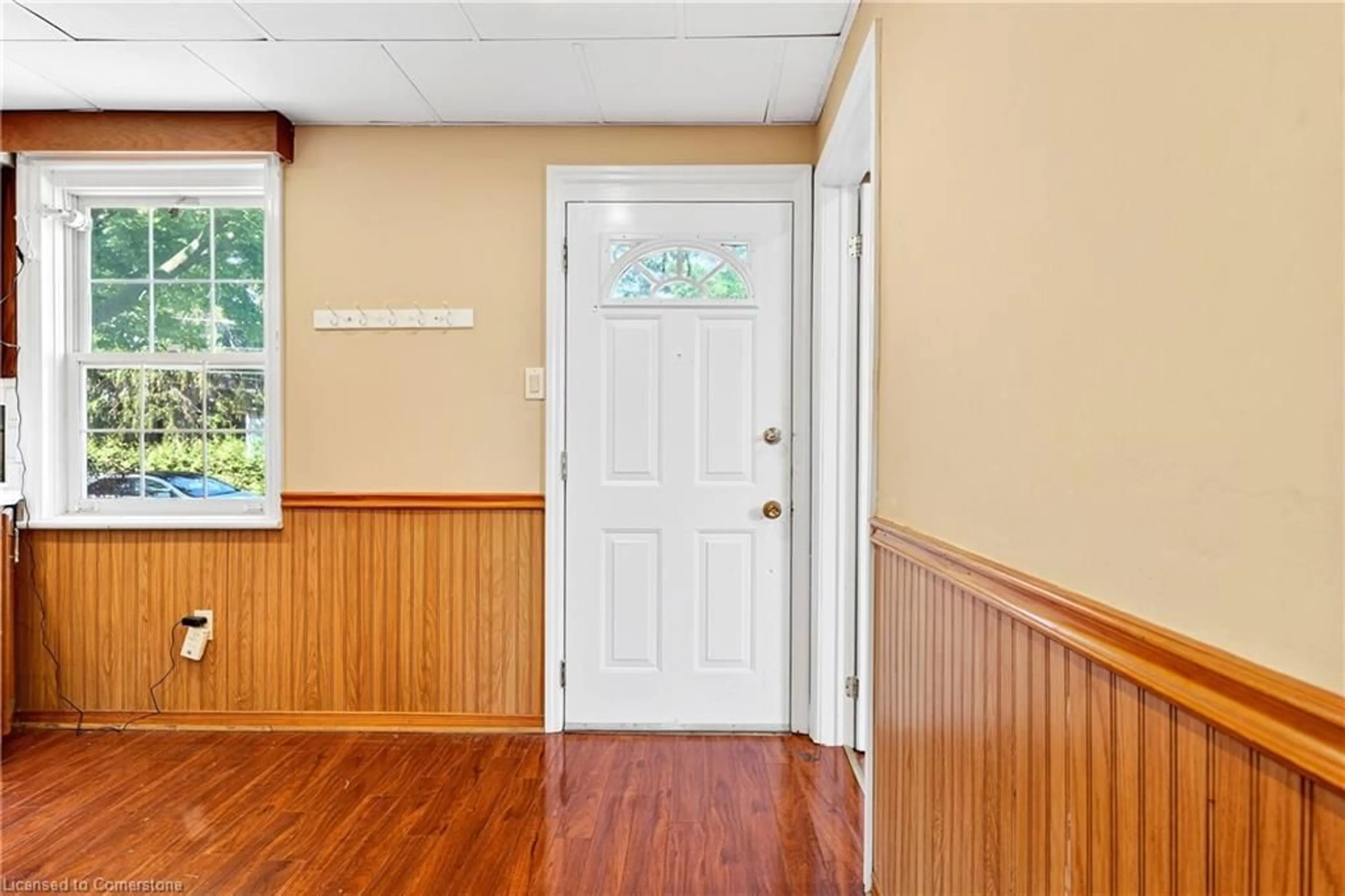 Indoor entryway for 111 Hillyard St, Hamilton Ontario L8L 6B5
