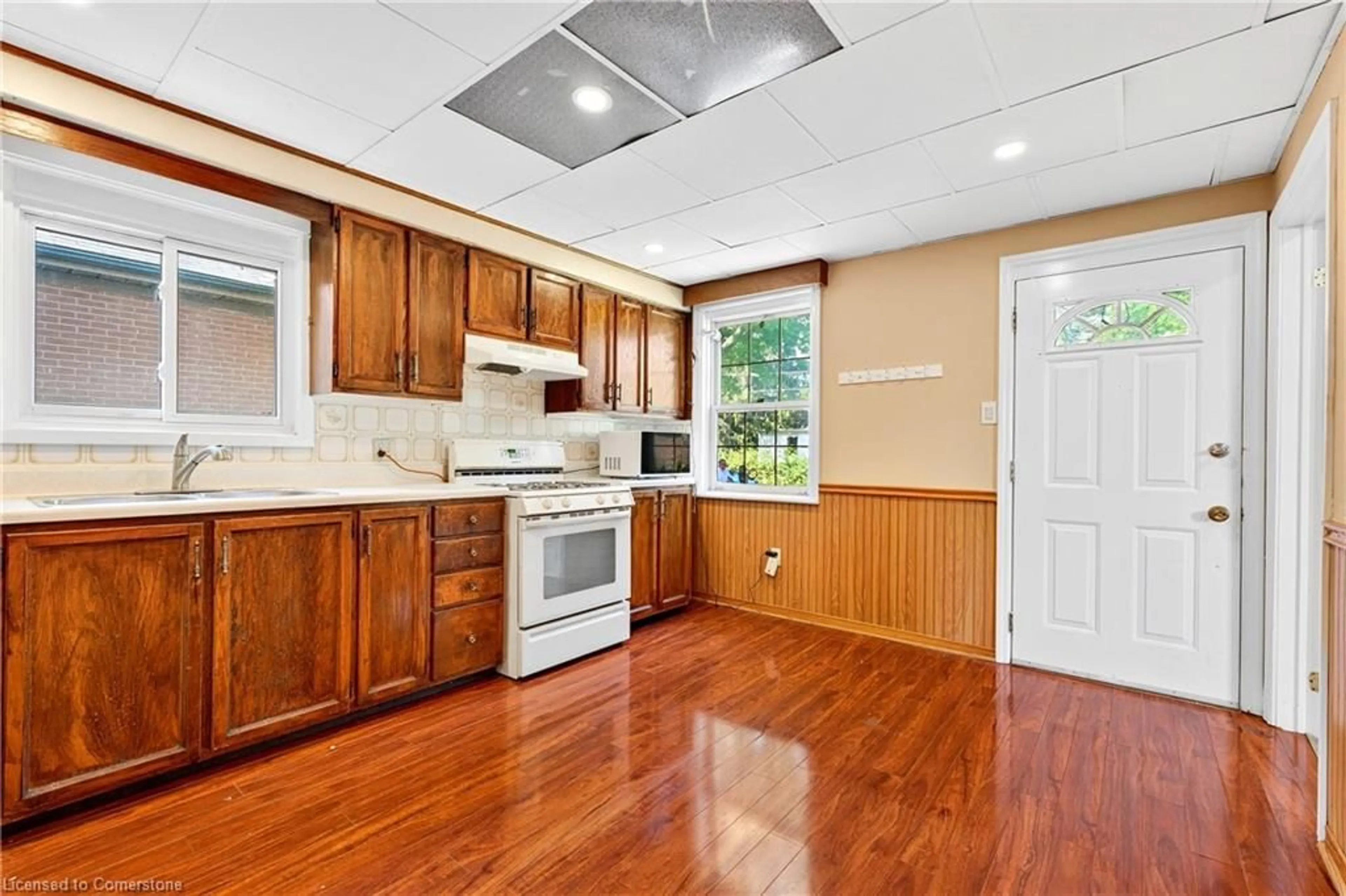 Standard kitchen, unknown for 111 Hillyard St, Hamilton Ontario L8L 6B5