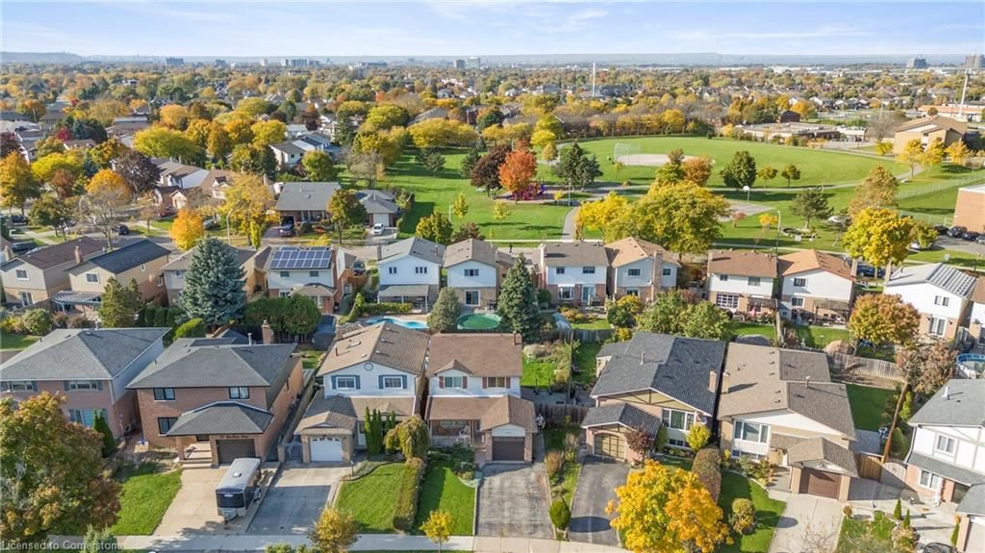 A pic from outside/outdoor area/front of a property/back of a property/a pic from drone, street for 26 Glenashton Dr, Stoney Creek Ontario L8G 4E8