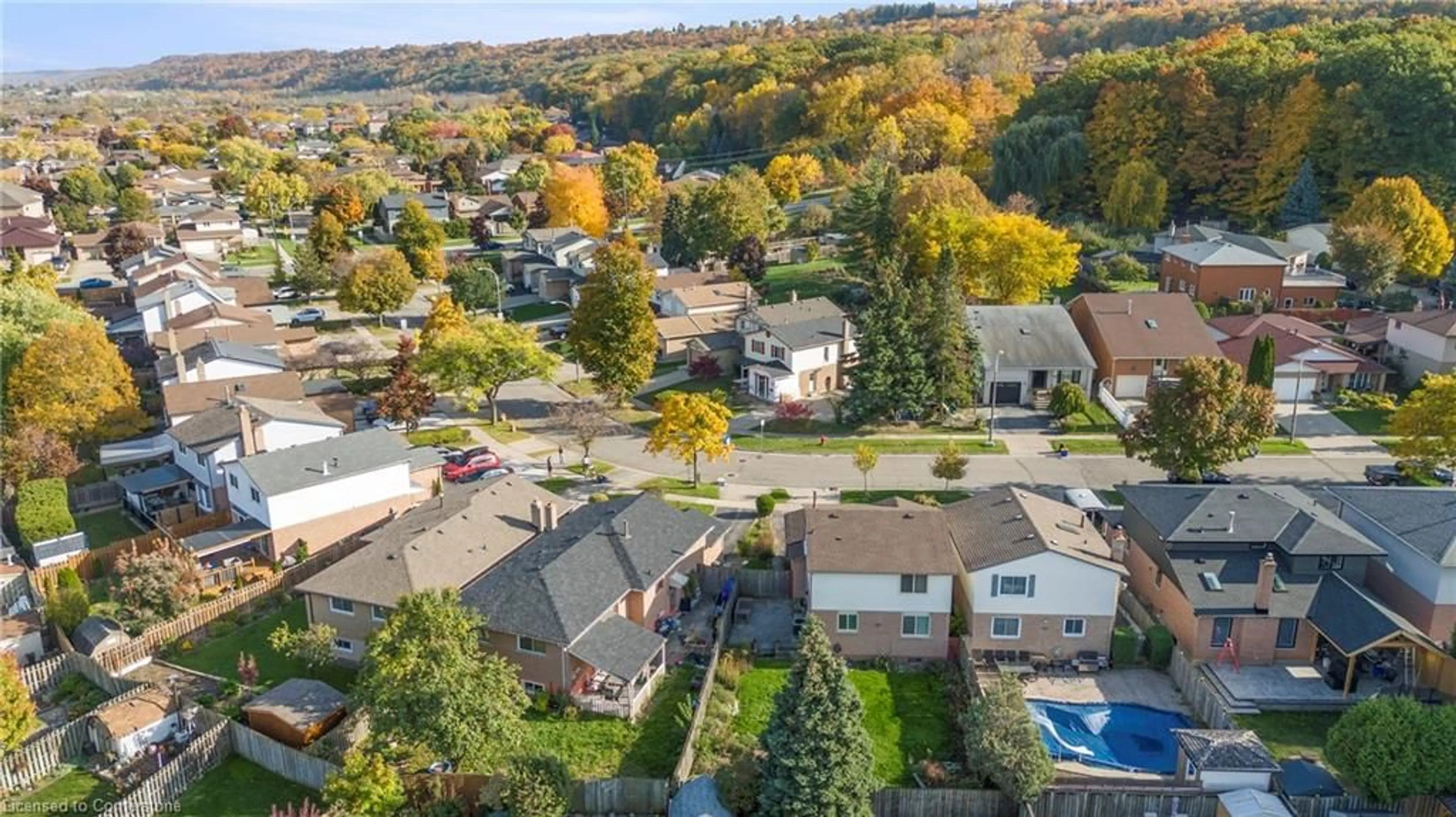 A pic from outside/outdoor area/front of a property/back of a property/a pic from drone, street for 26 Glenashton Dr, Stoney Creek Ontario L8G 4E8