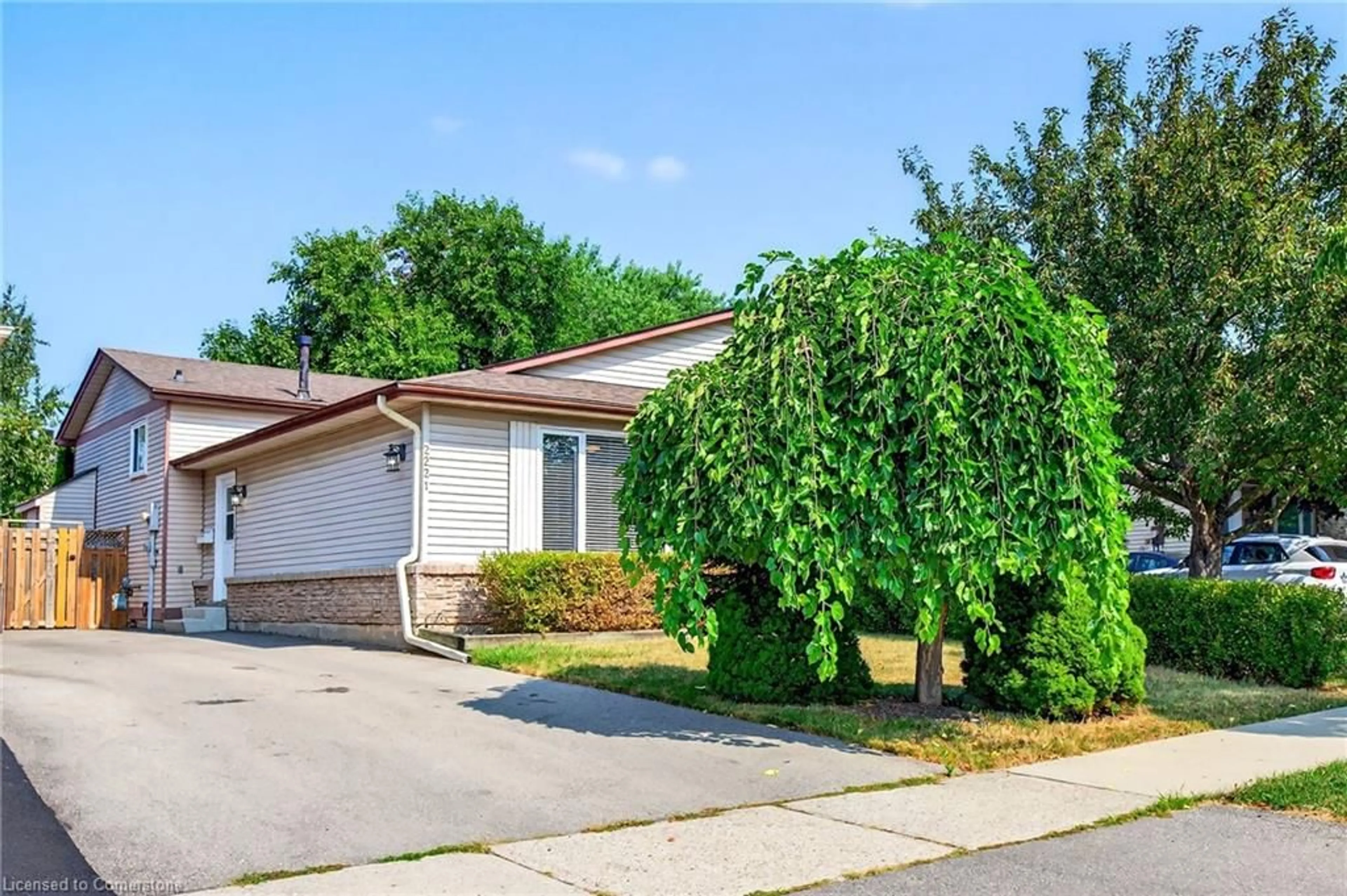 Home with vinyl exterior material, street for 2221 Manchester Dr, Burlington Ontario L7P 3W3