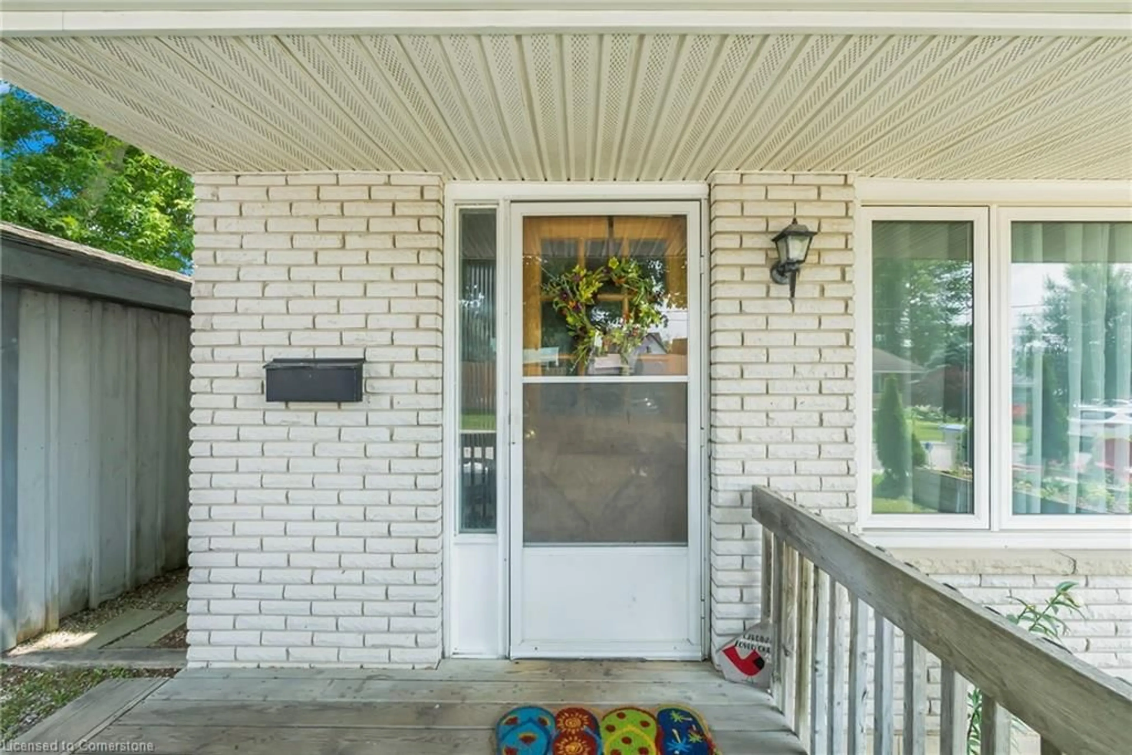 Indoor entryway for 721 John St, Listowel Ontario N4W 1B6